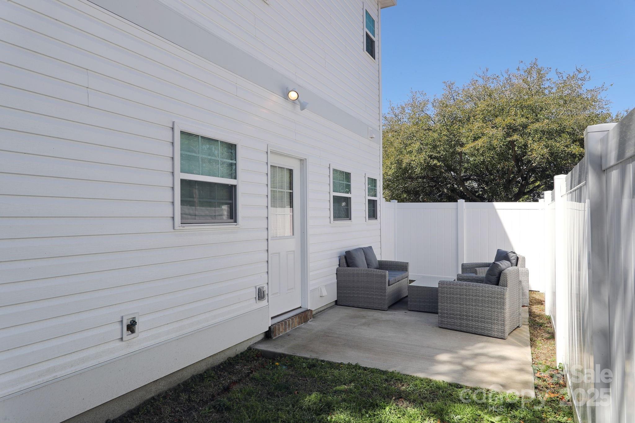 412 N Oak Street Property Photo 18
