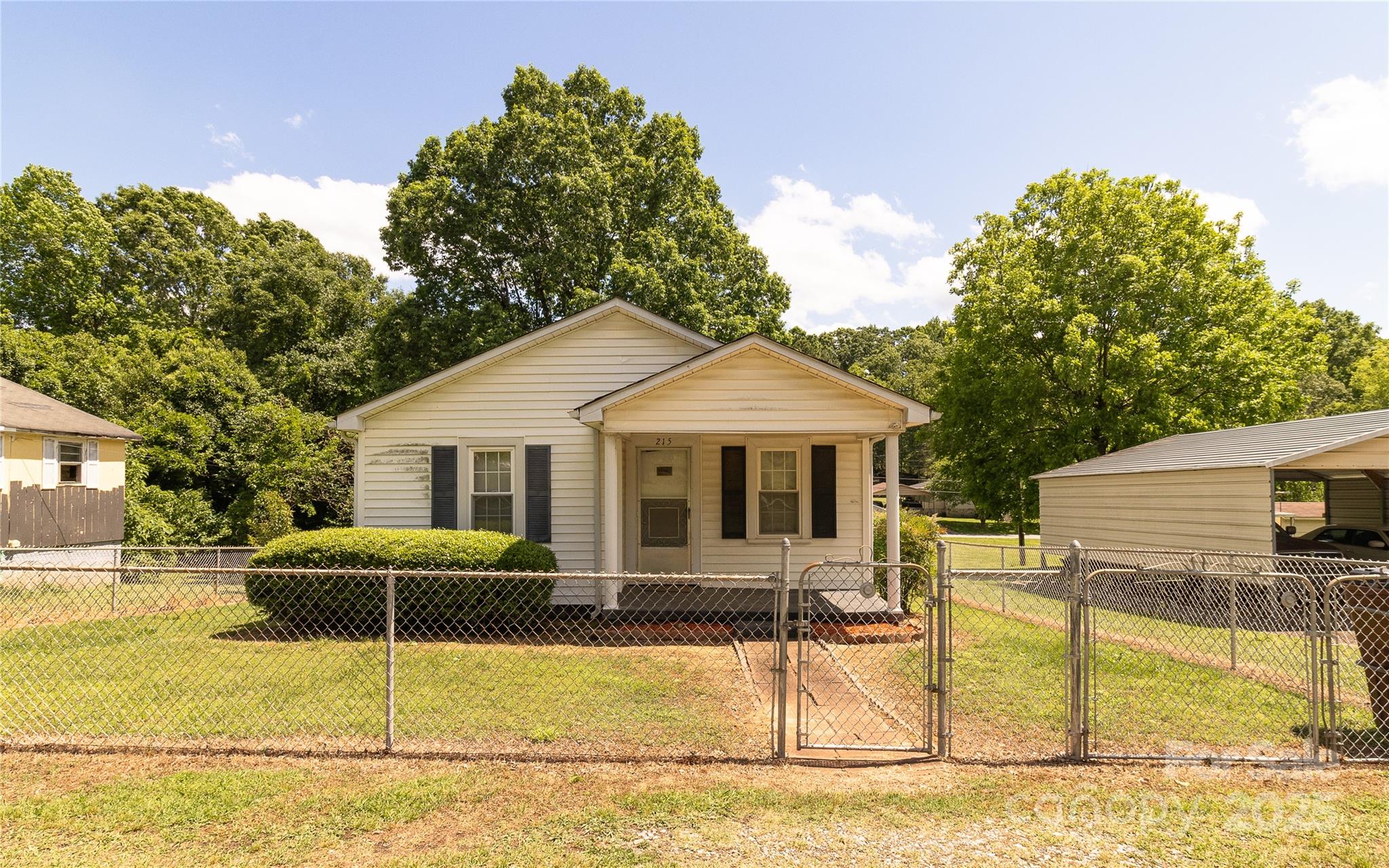 215 Short Street Property Photo
