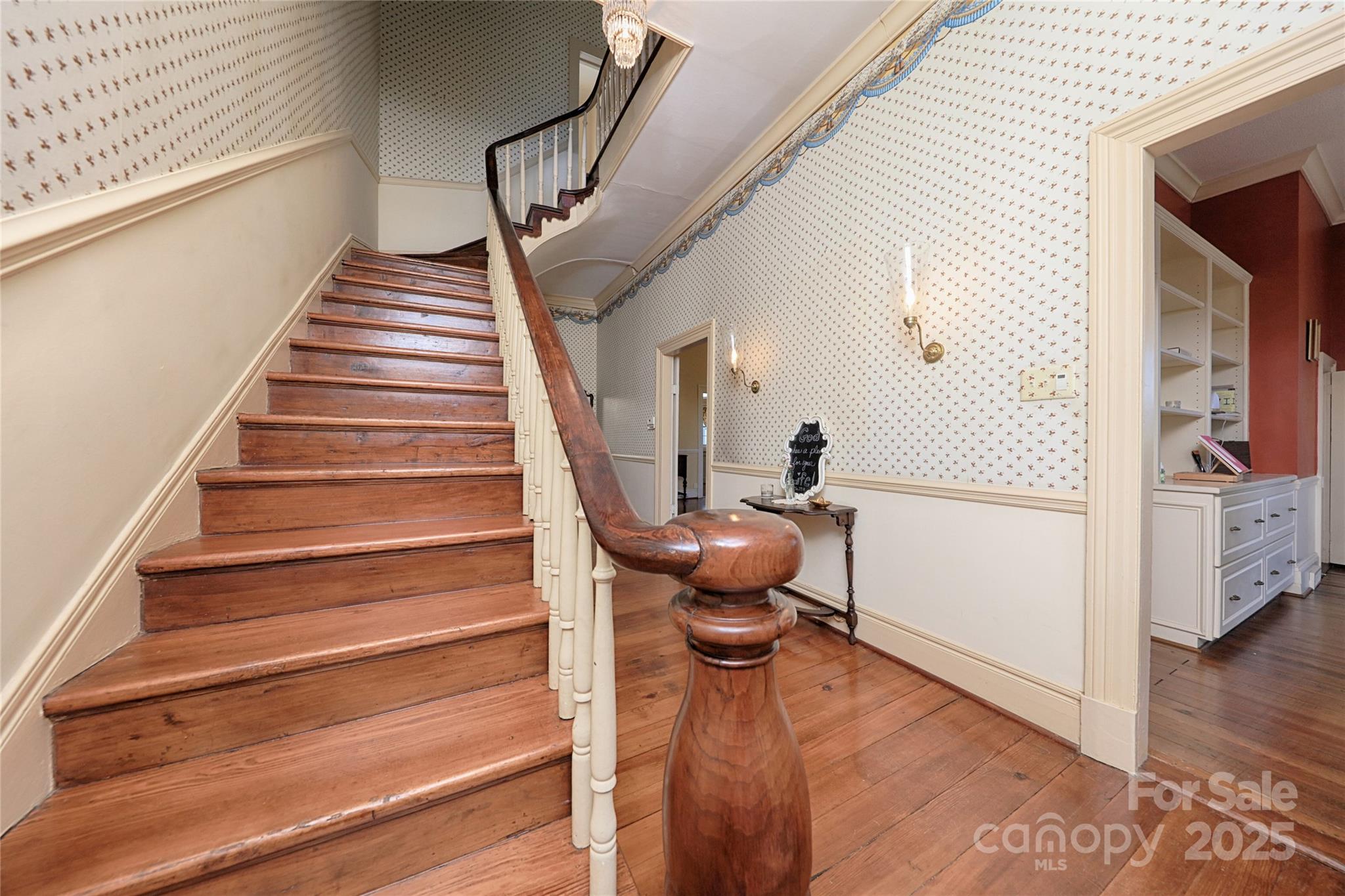 321 W Bank Street Property Photo 7