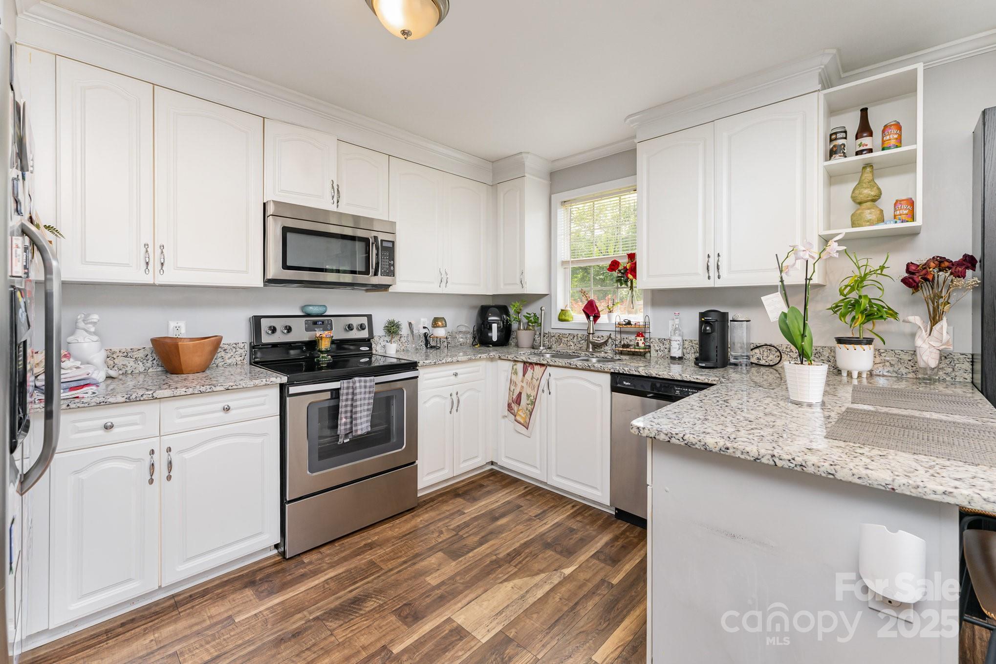201 Easy Street Property Photo 1