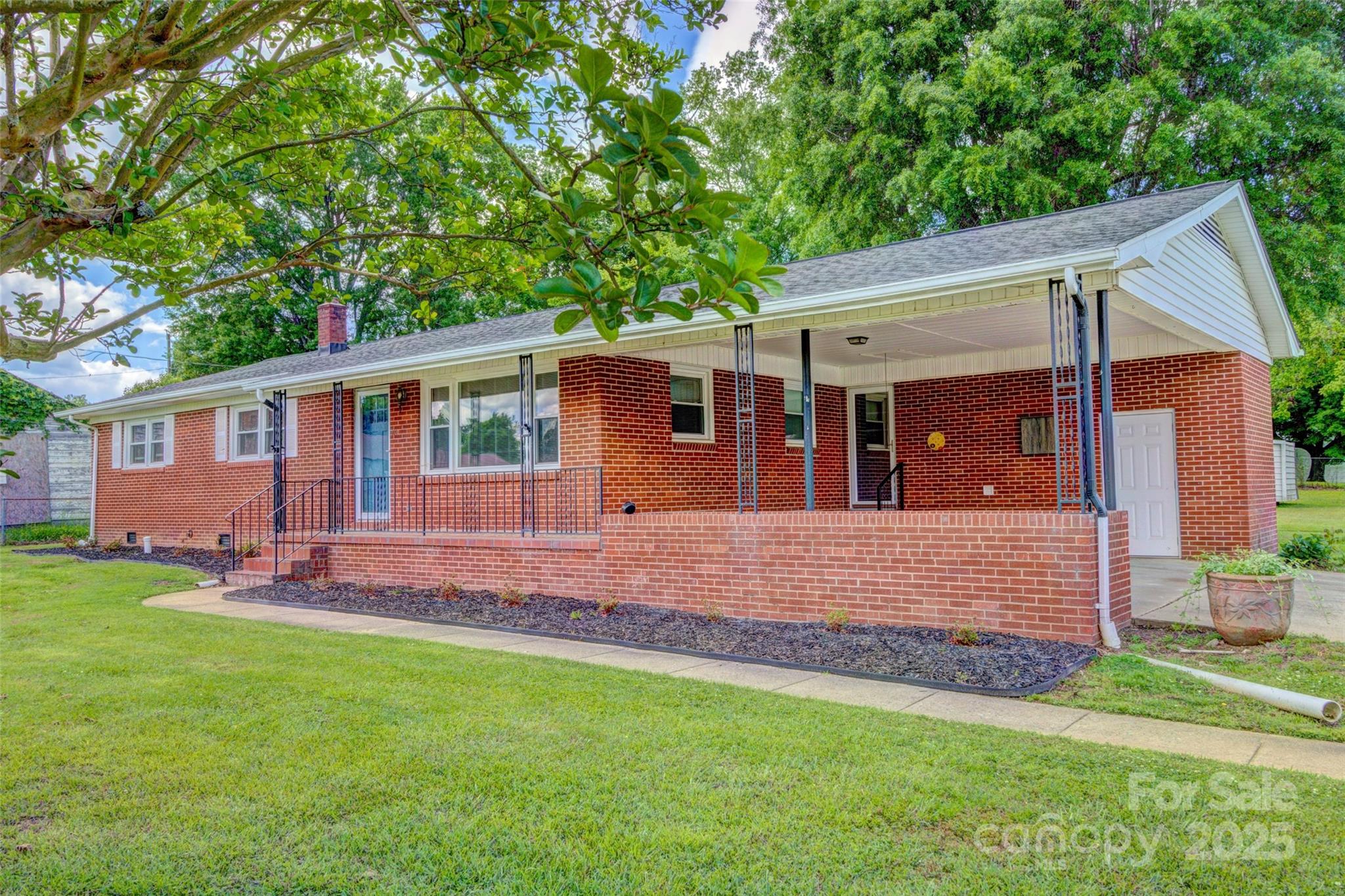 413 N Mulberry Street Property Photo 1