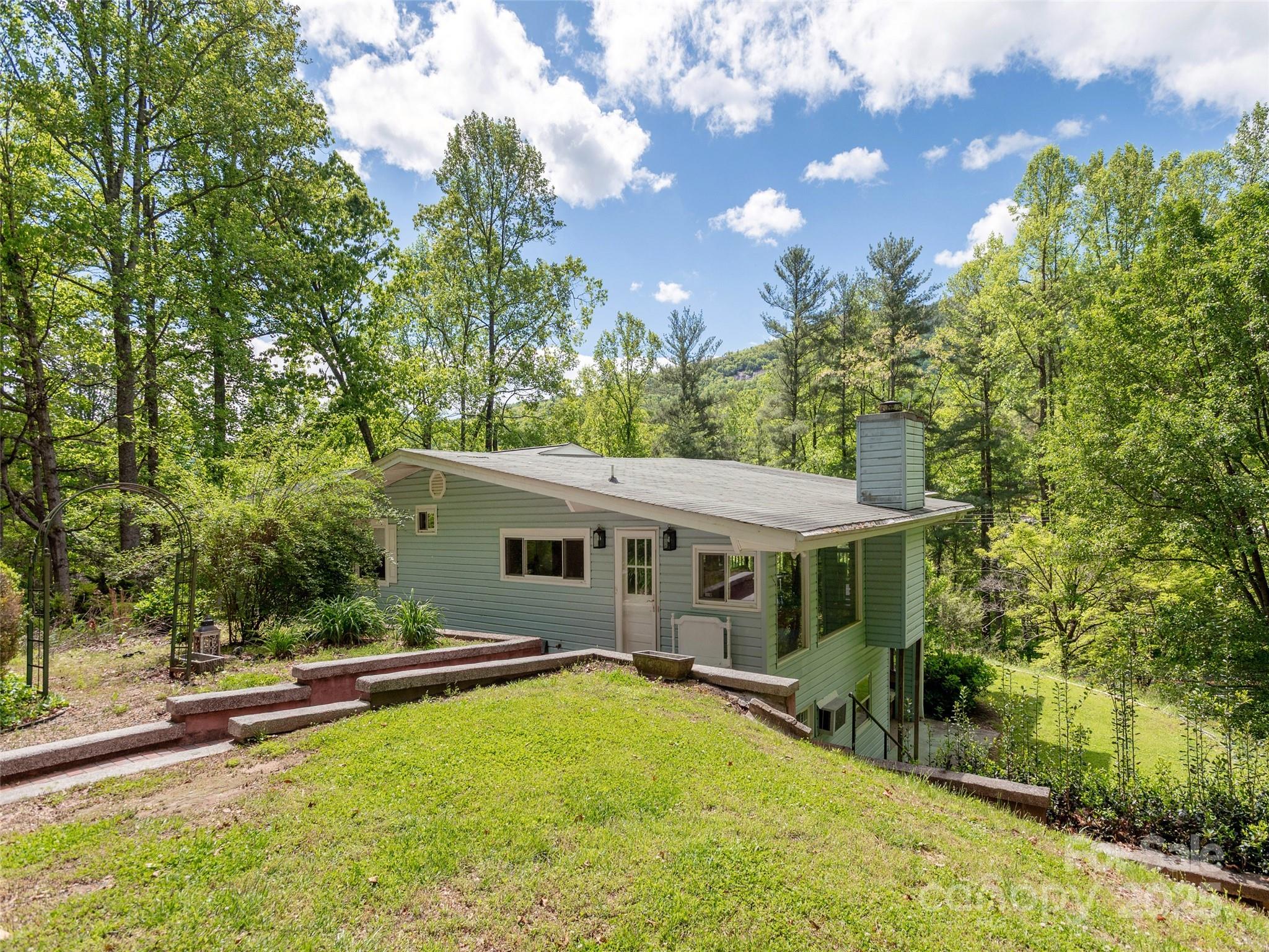61 W Lake View Road Property Photo