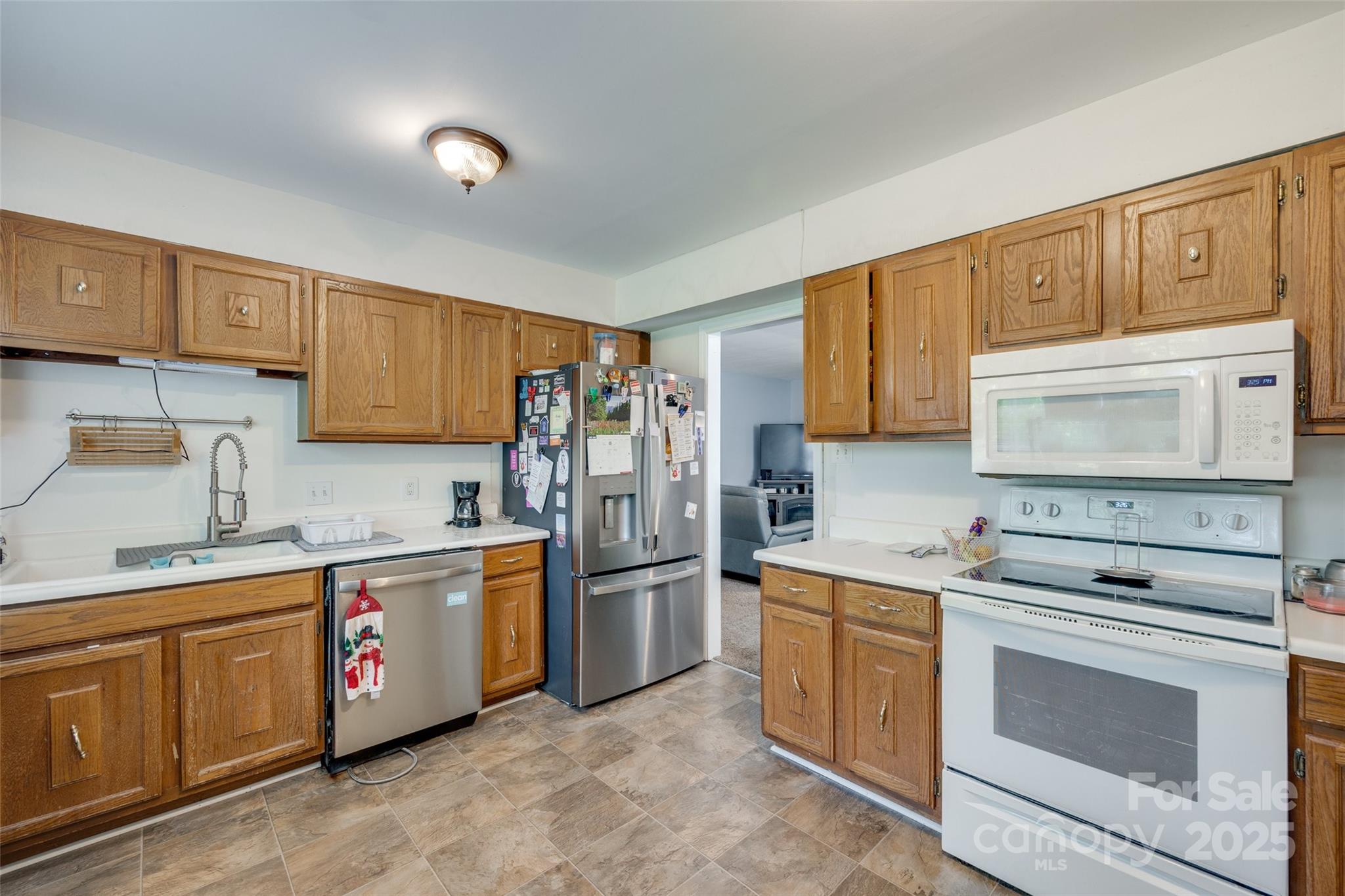 679 Fairforest Road Property Photo 6