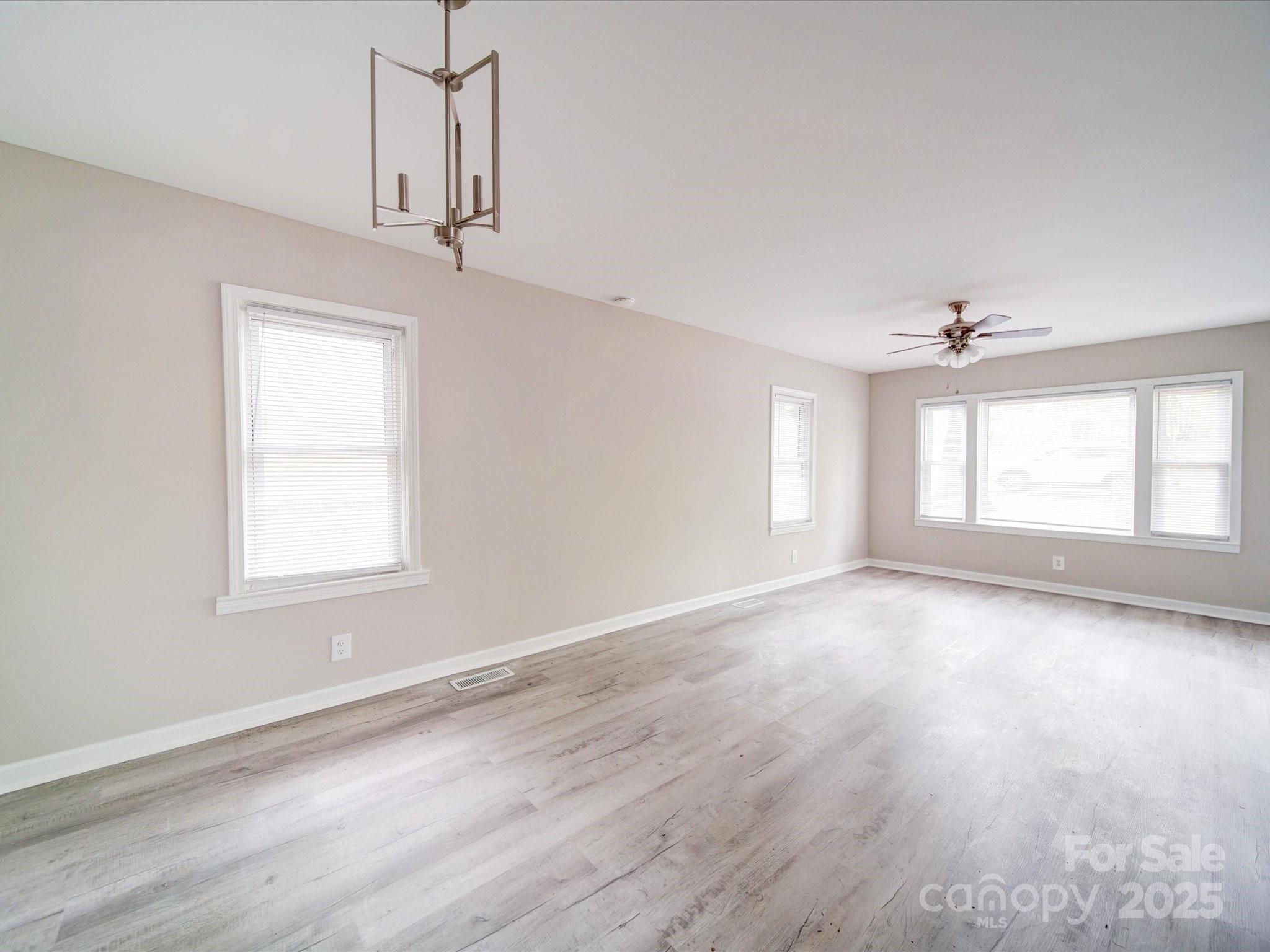 2123 W Sixth Avenue Property Photo 3