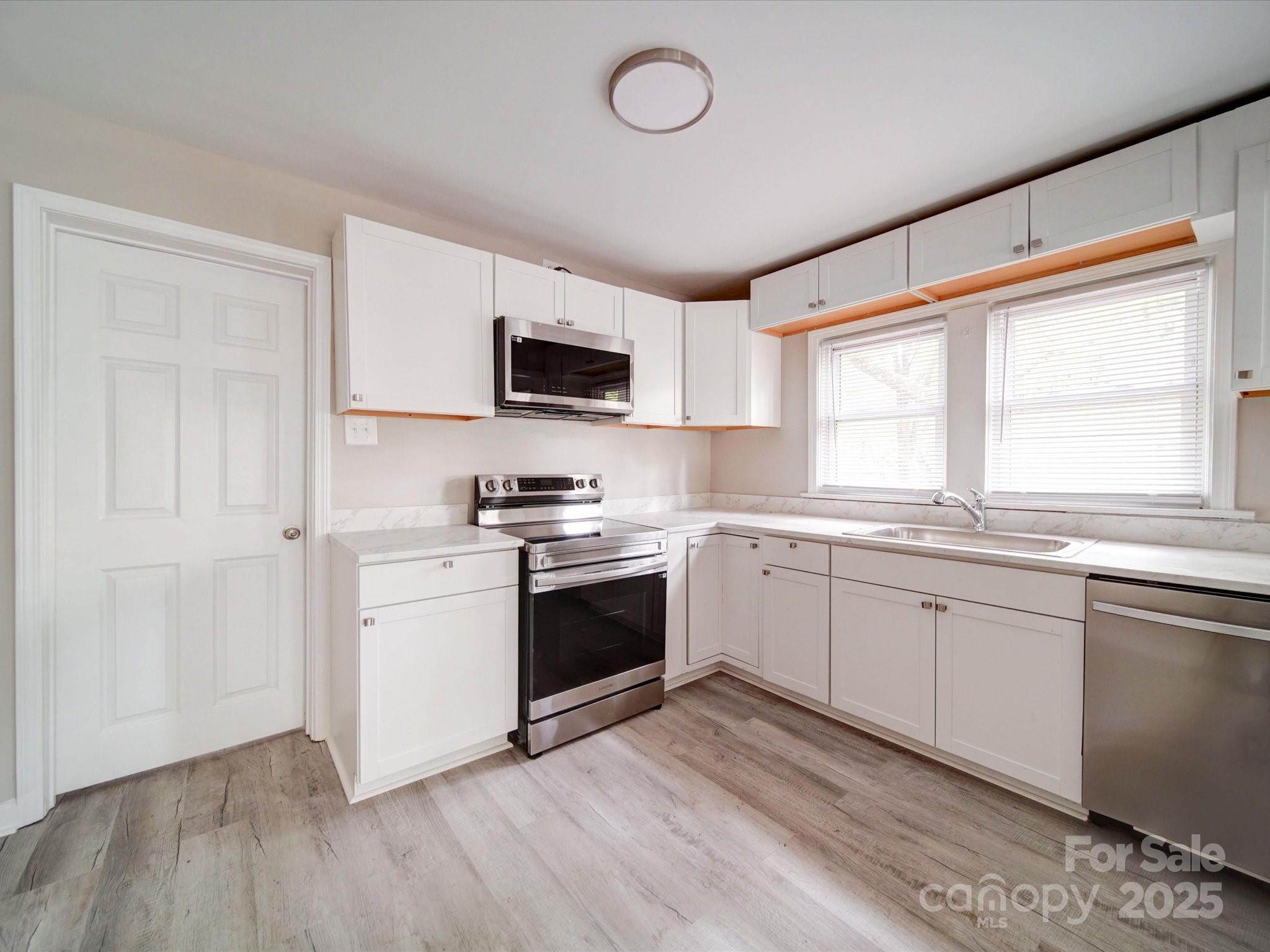 2123 W Sixth Avenue Property Photo 4