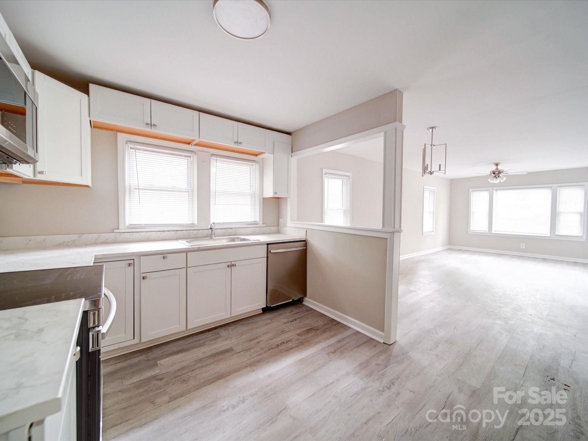 2123 W Sixth Avenue Property Photo 5