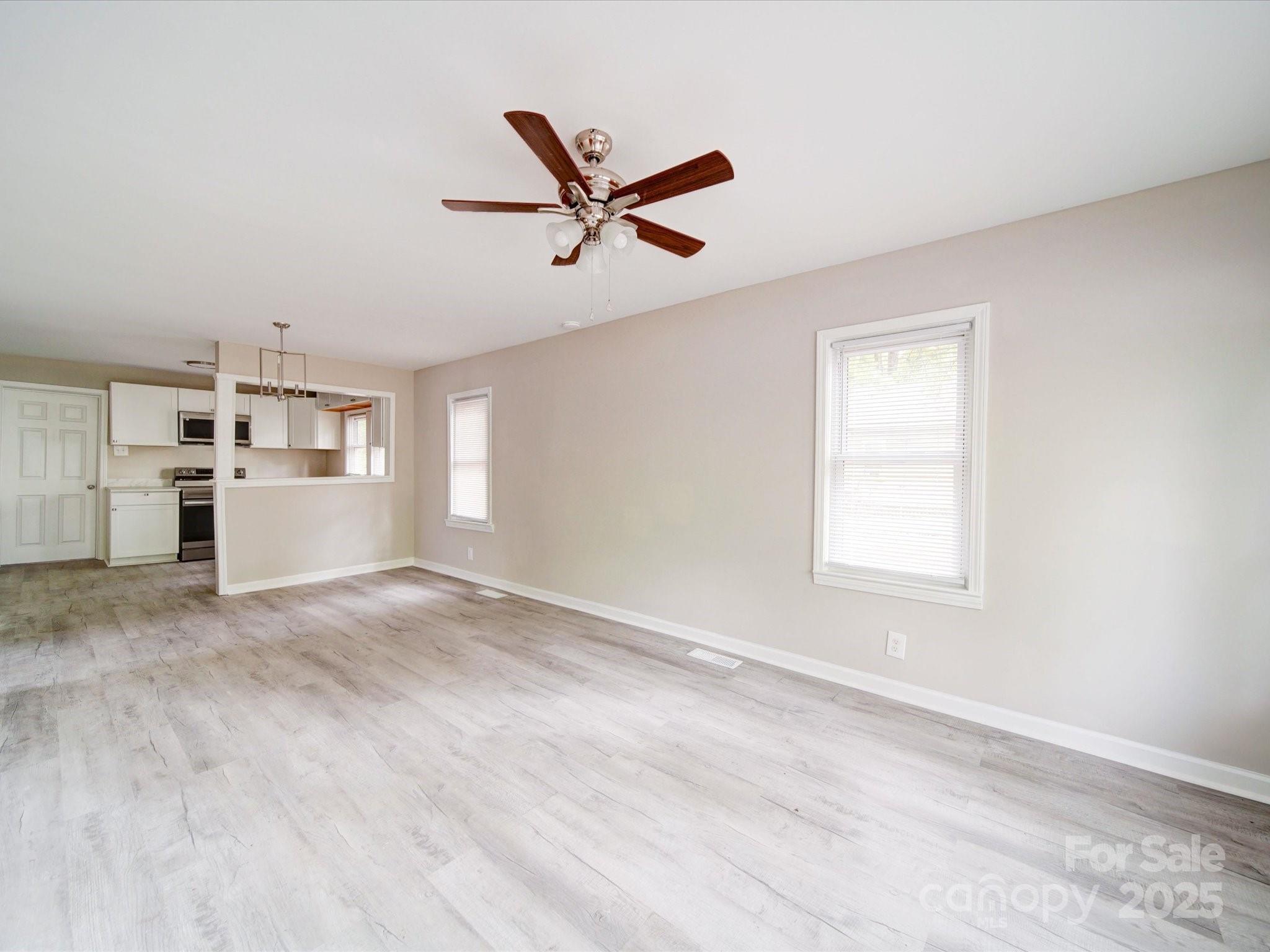 2123 W Sixth Avenue Property Photo 8