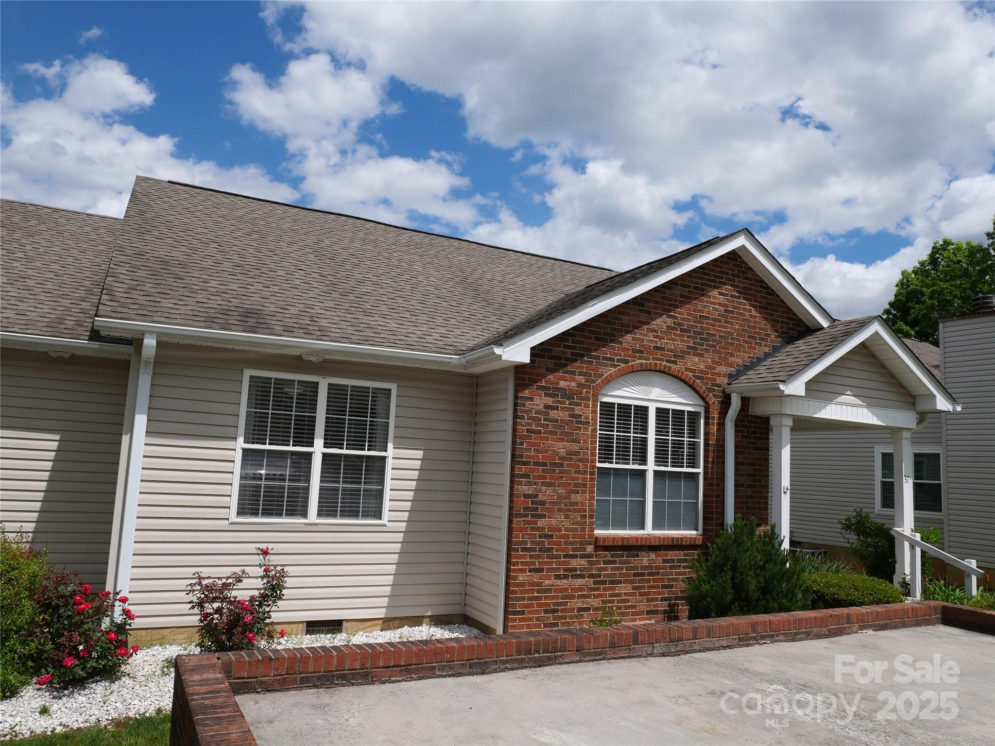 37 S Woodridge View Court Picture