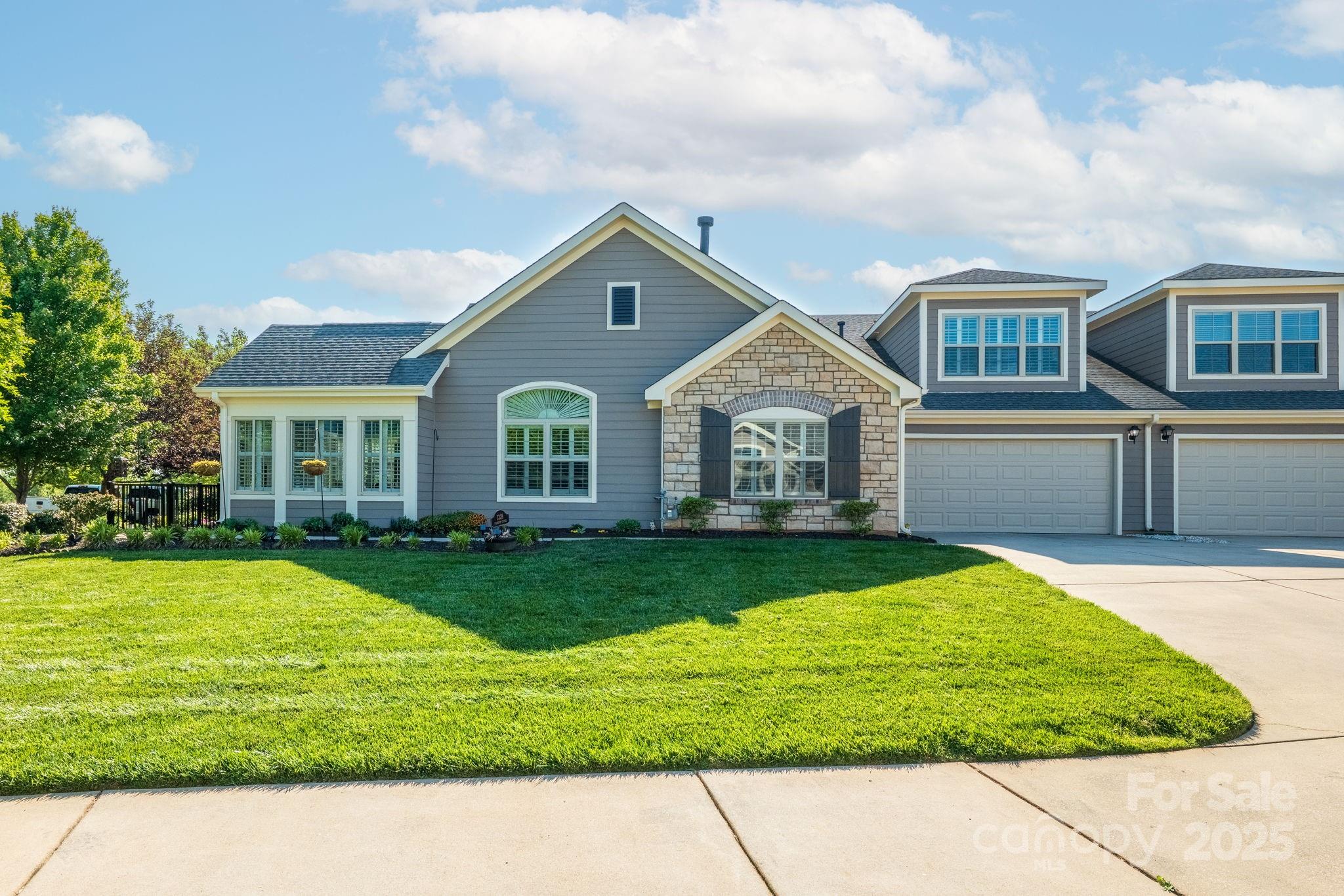 1328 Somersby Circle Property Photo 1