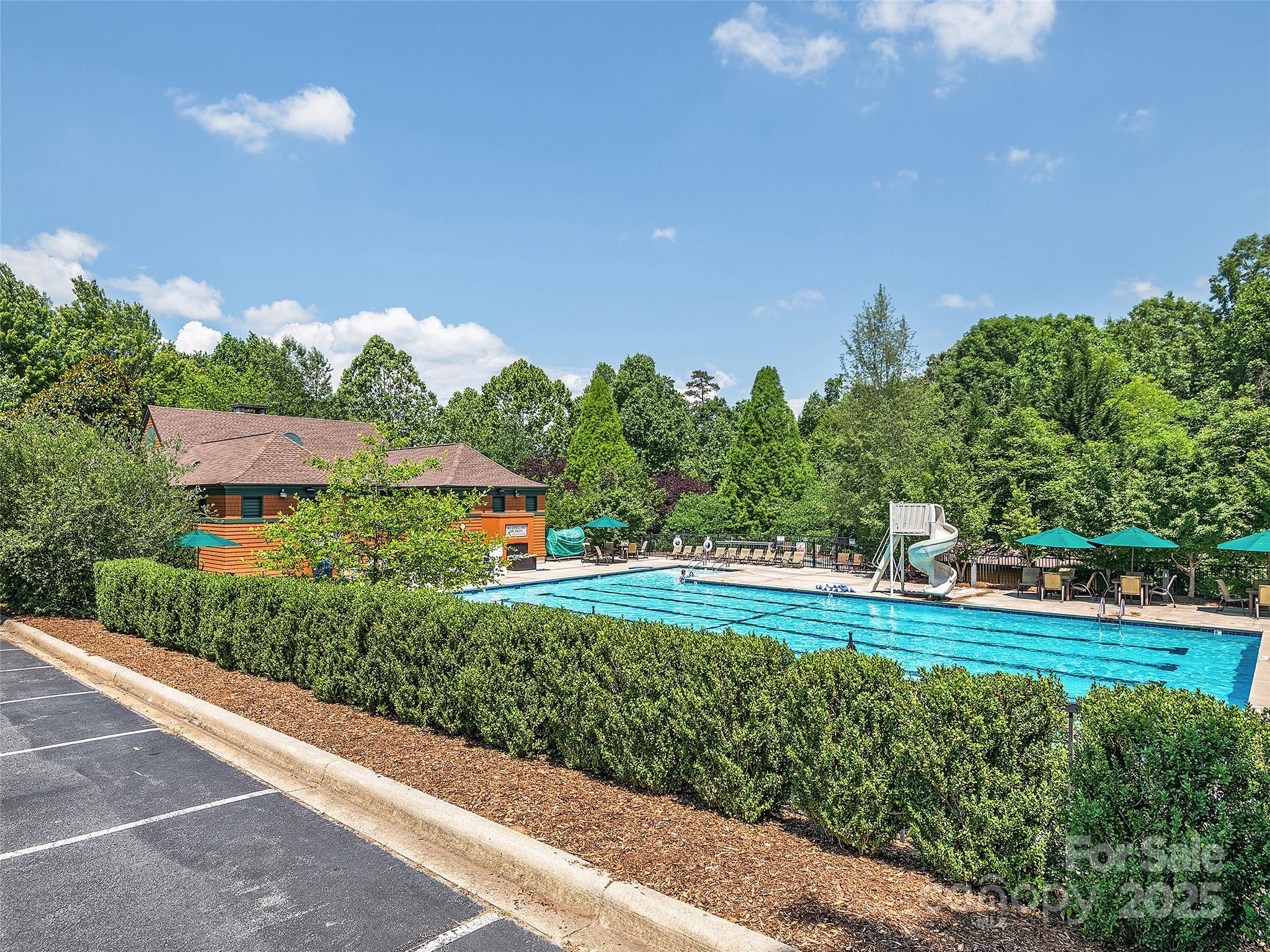404 Coopers Hawk Drive Property Photo 10