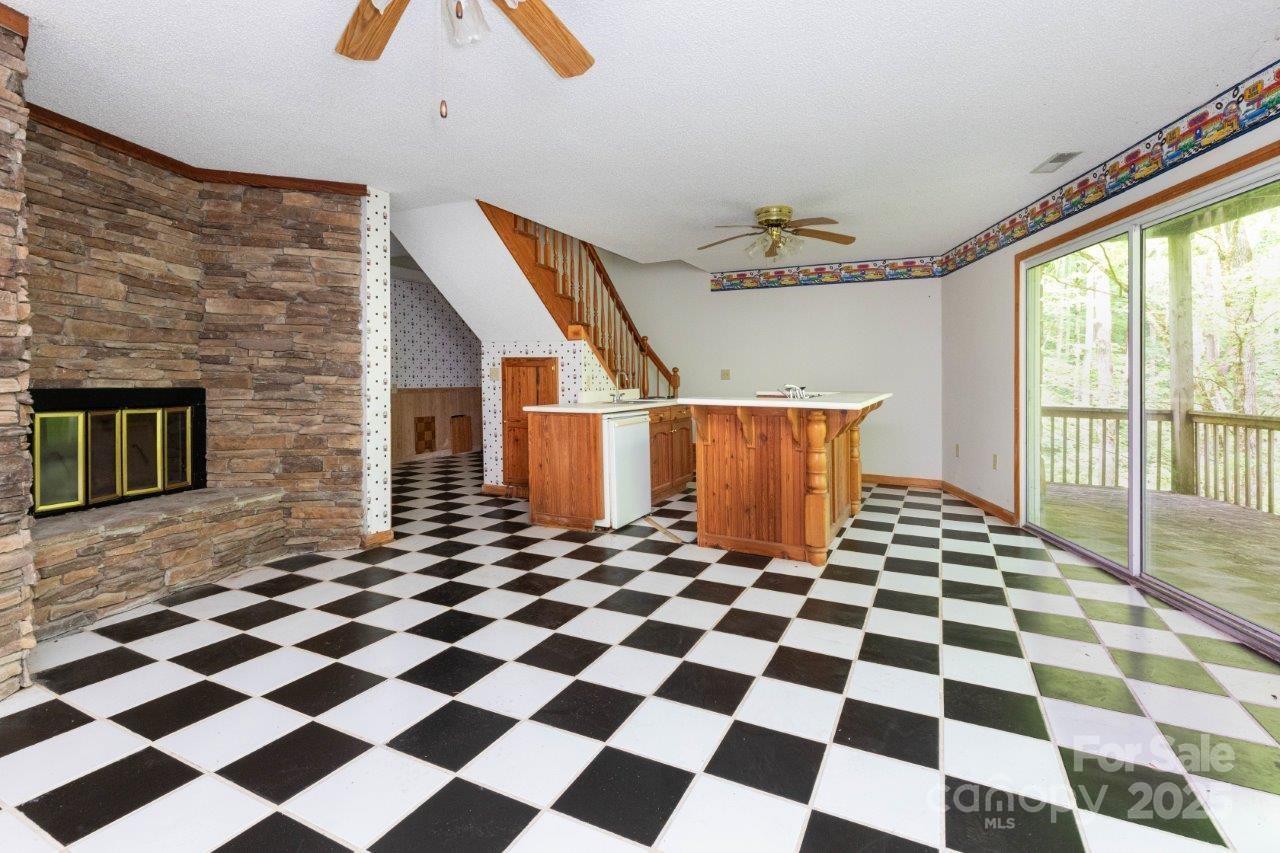 307 Five Star Drive Property Photo 9