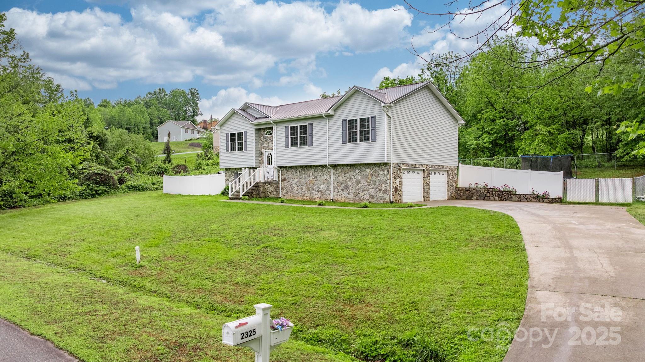2325 Merts Way Property Photo