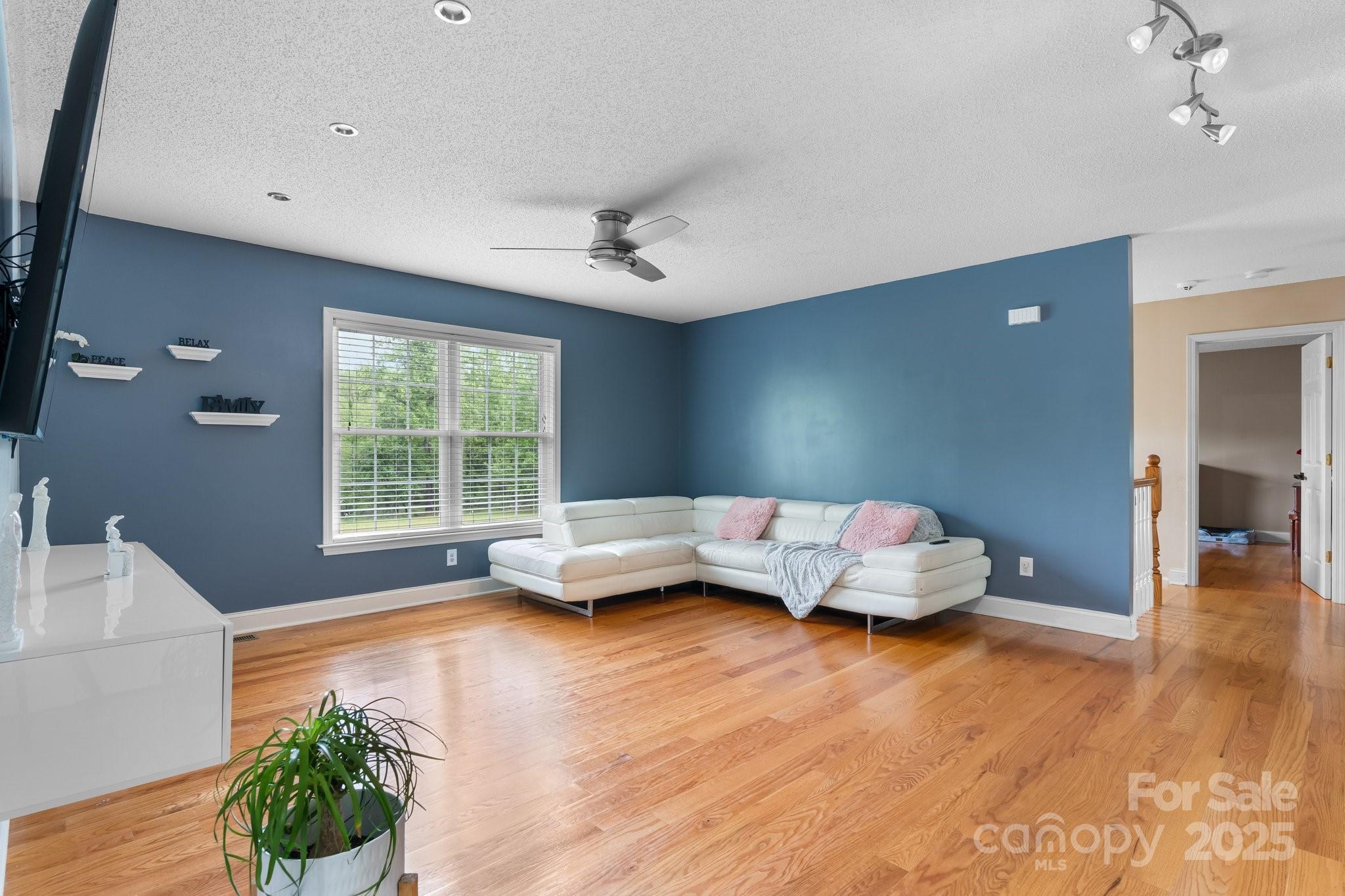 2325 Merts Way Property Photo 8