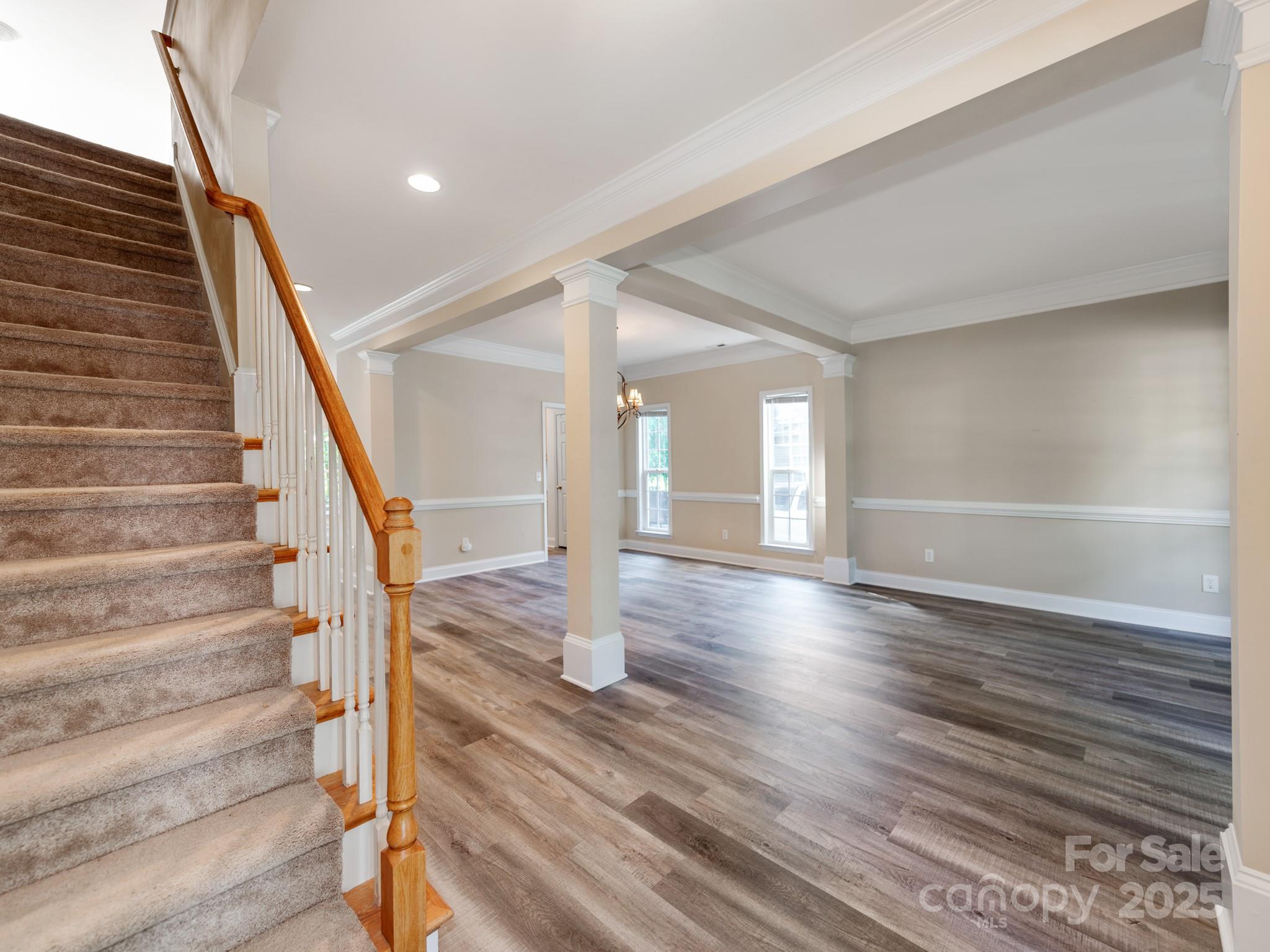 533 Montgrove Place Property Photo 4