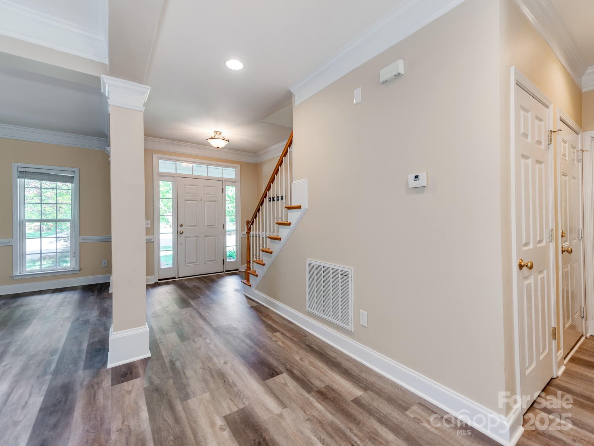533 Montgrove Place Property Photo 5