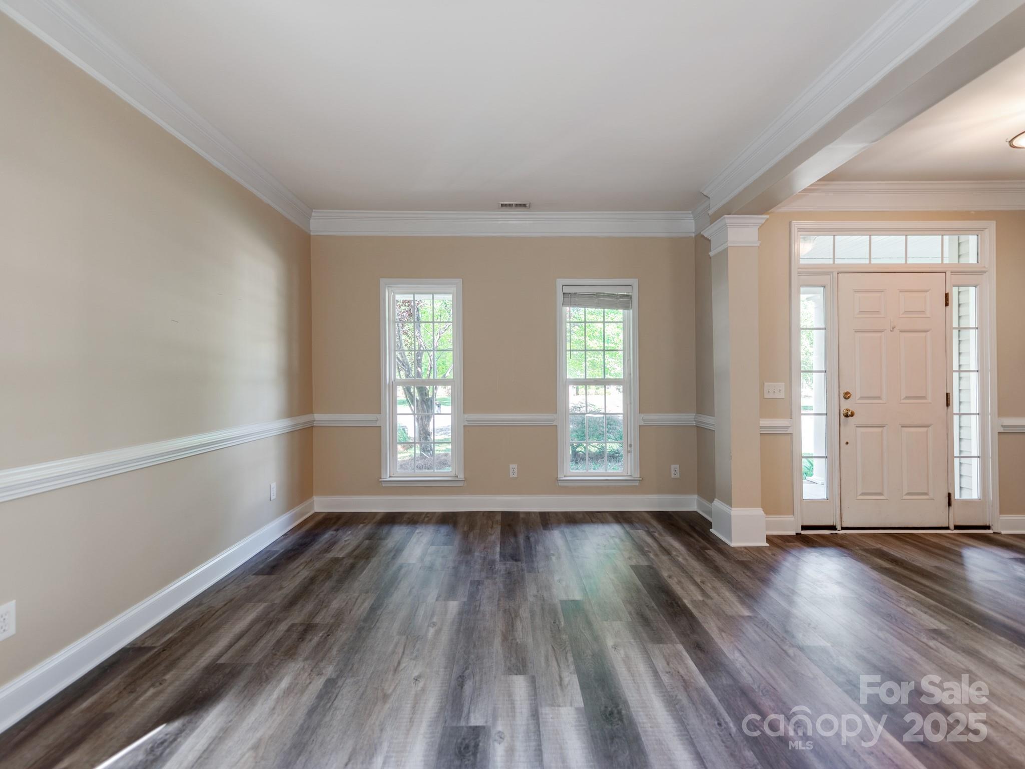 533 Montgrove Place Property Photo 6