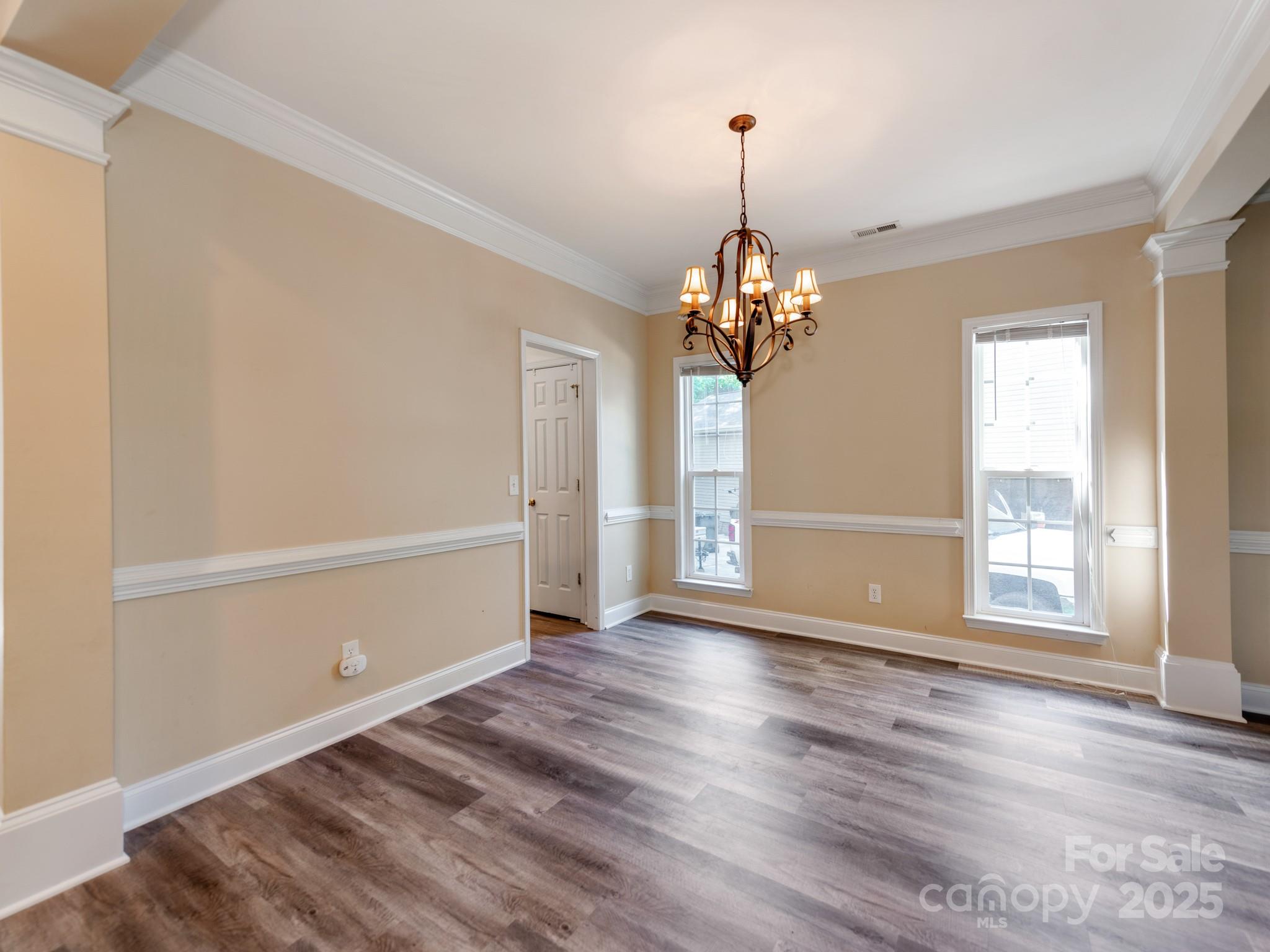 533 Montgrove Place Property Photo 7