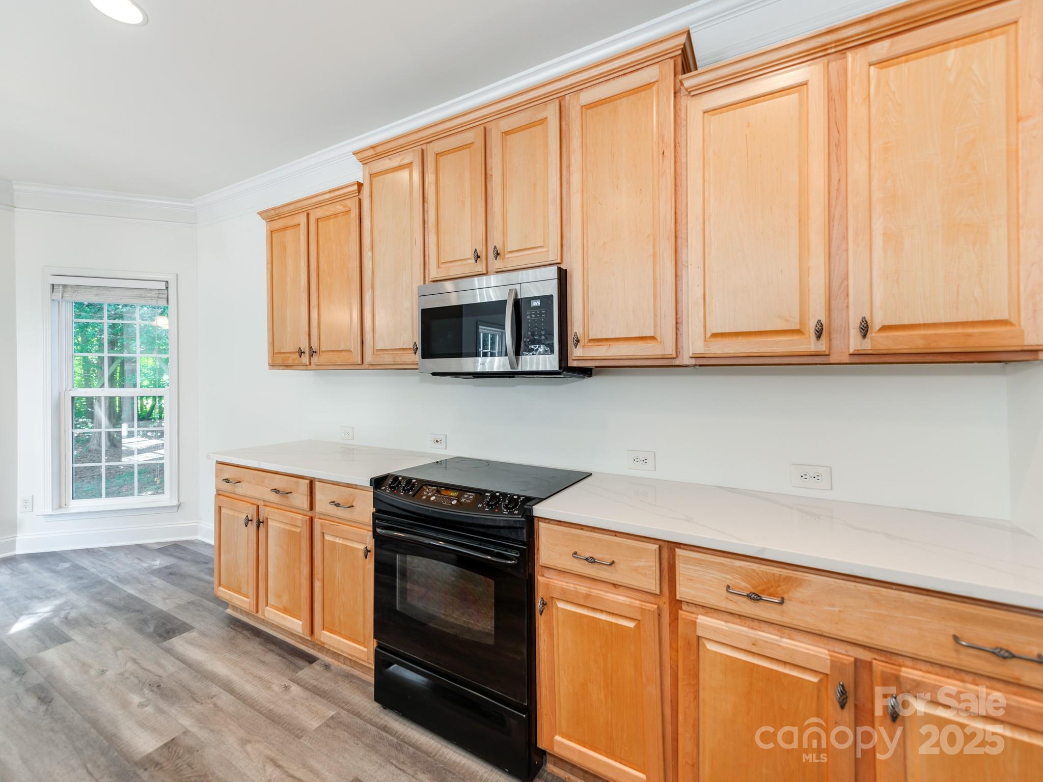 533 Montgrove Place Property Photo 15