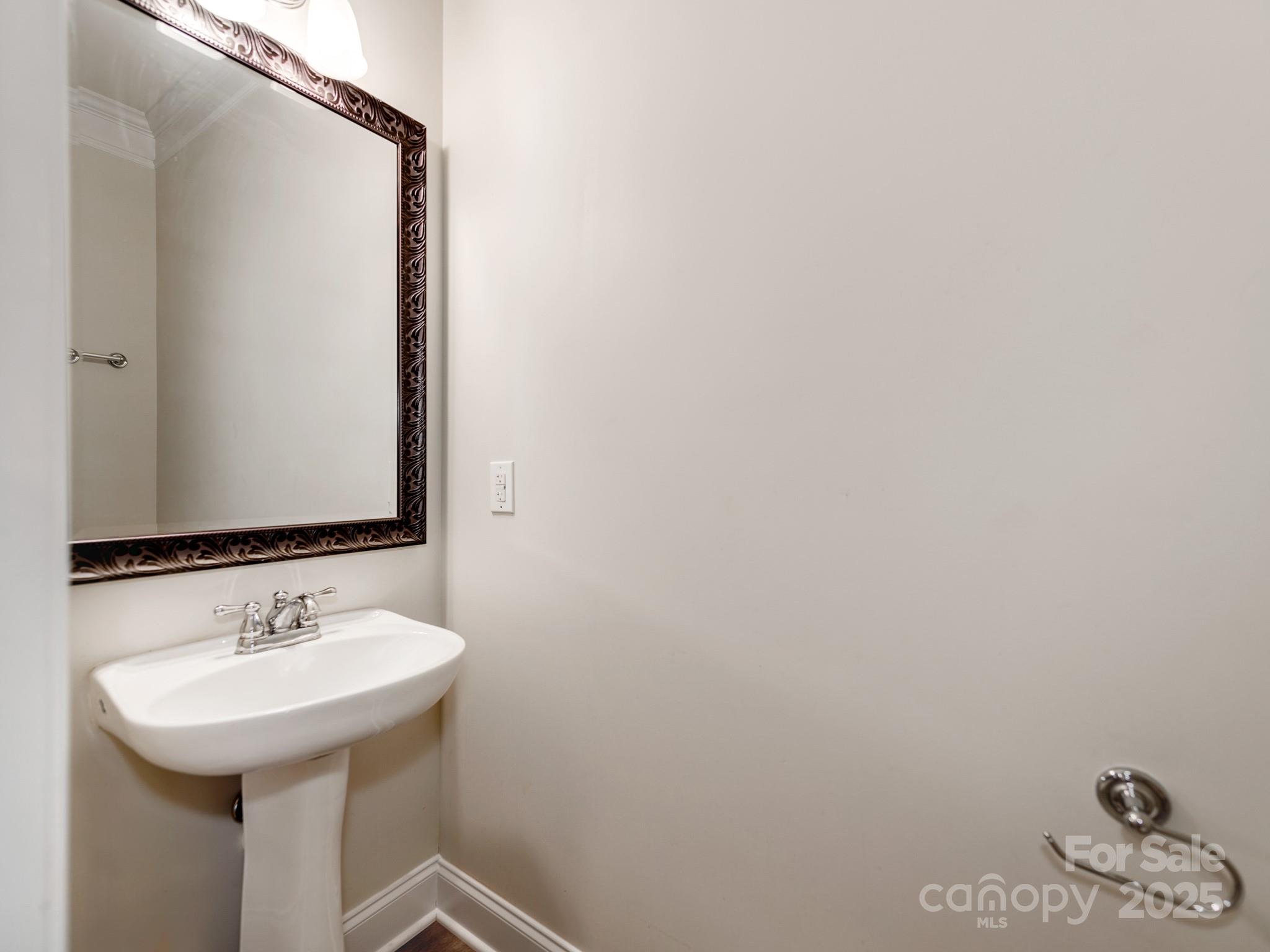 533 Montgrove Place Property Photo 16