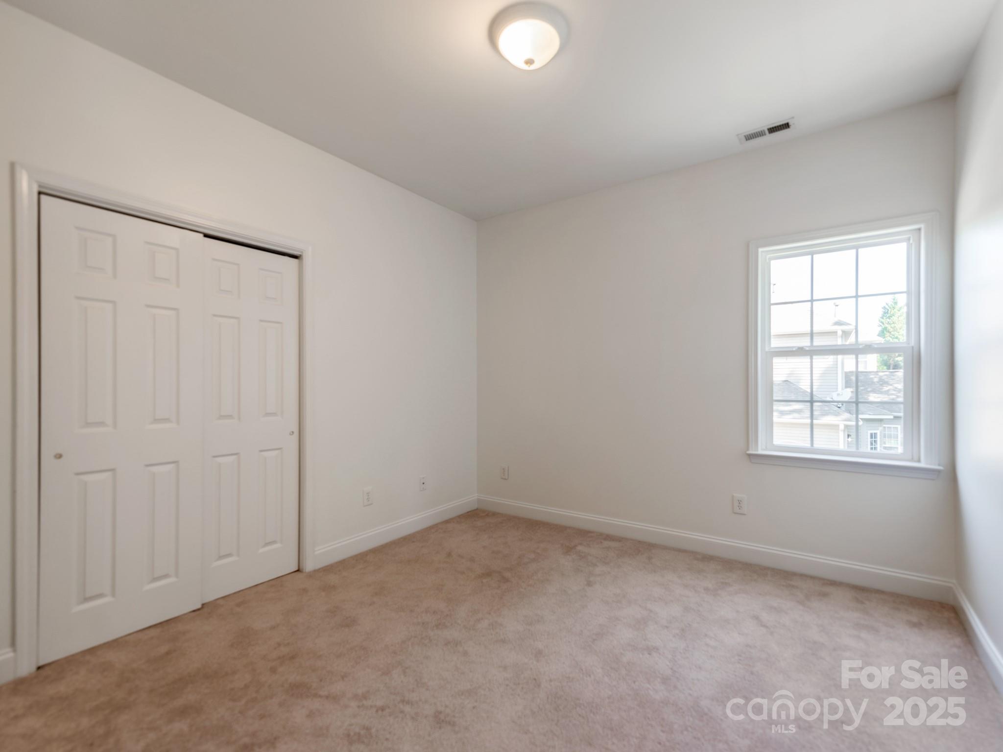 533 Montgrove Place Property Photo 18