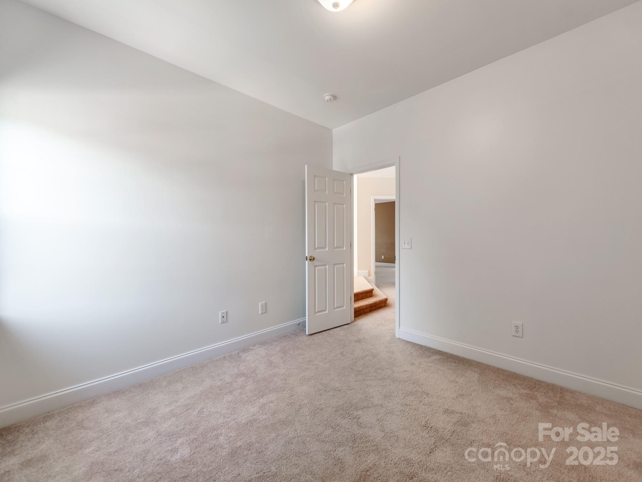 533 Montgrove Place Property Photo 19