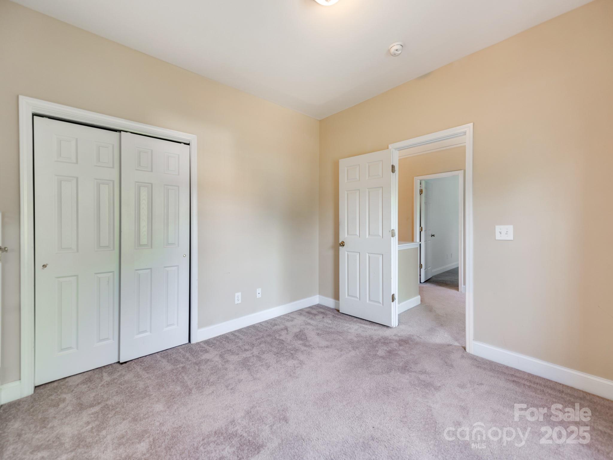 533 Montgrove Place Property Photo 31