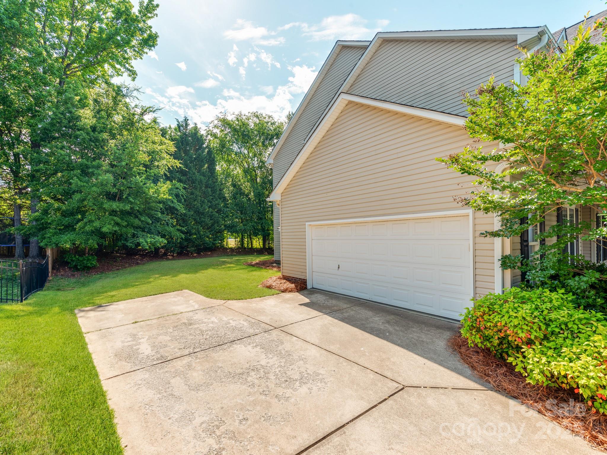 533 Montgrove Place Property Photo 40