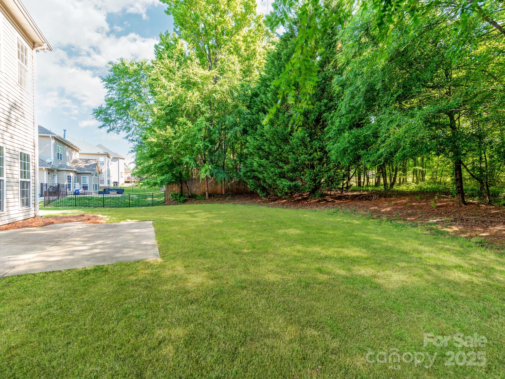 533 Montgrove Place Property Photo 41