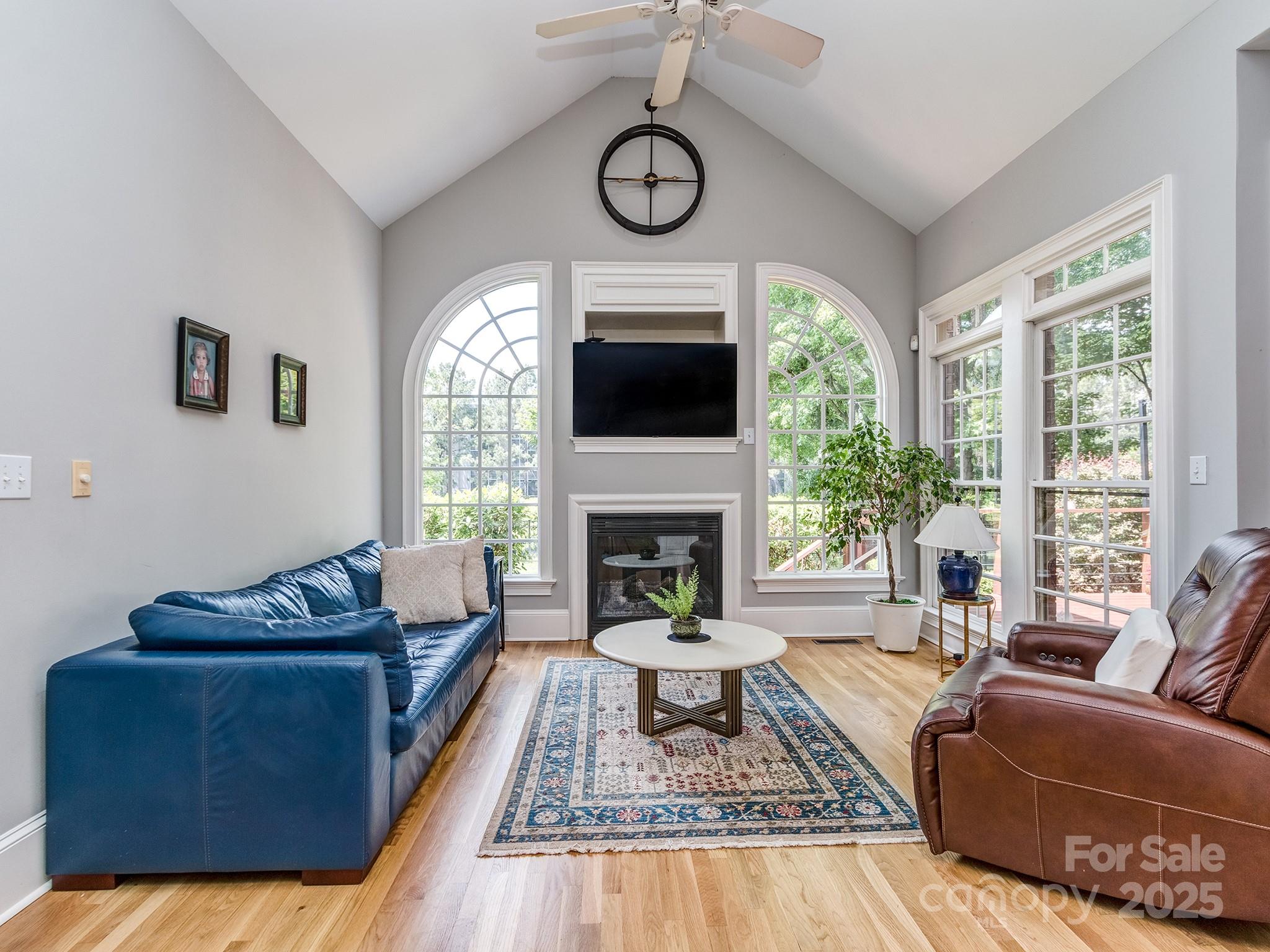 10924 Lederer Avenue Property Photo 12