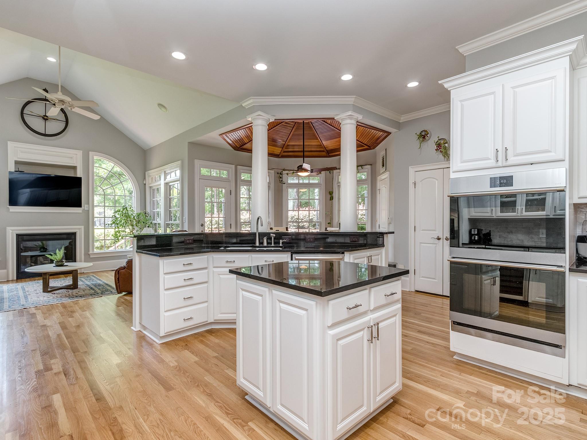 10924 Lederer Avenue Property Photo 15