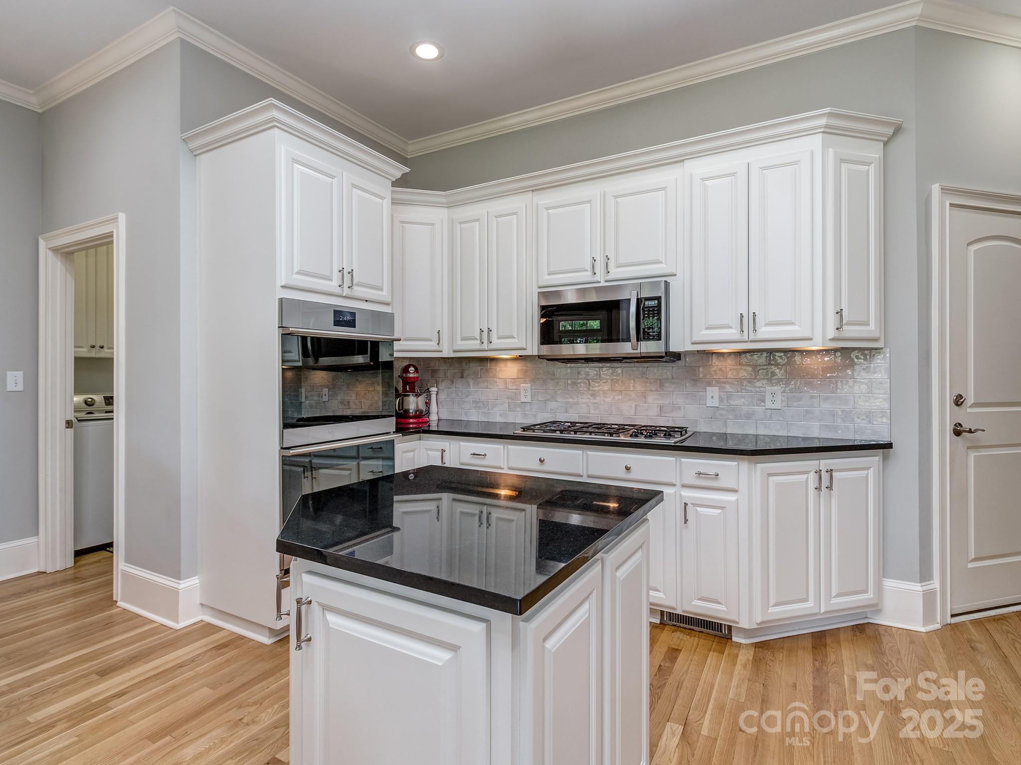 10924 Lederer Avenue Property Photo 17