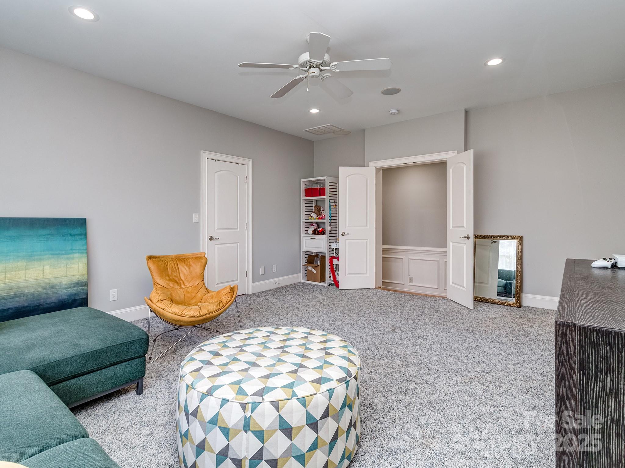 10924 Lederer Avenue Property Photo 27