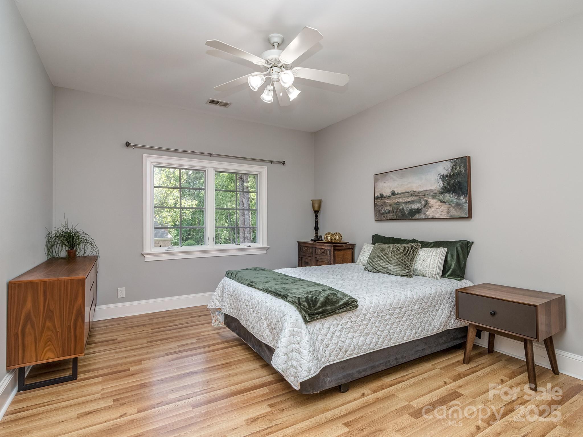 10924 Lederer Avenue Property Photo 28