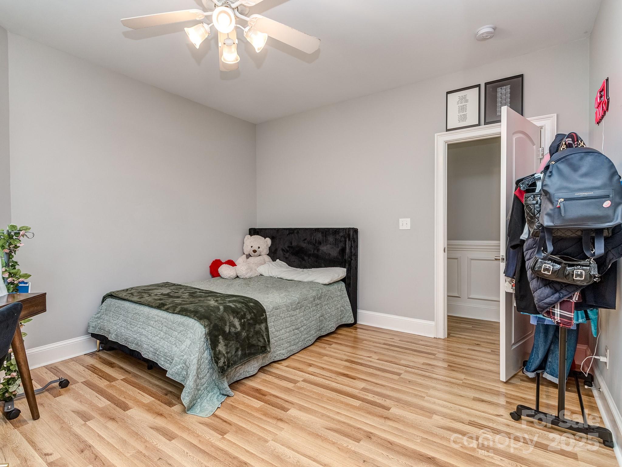 10924 Lederer Avenue Property Photo 29