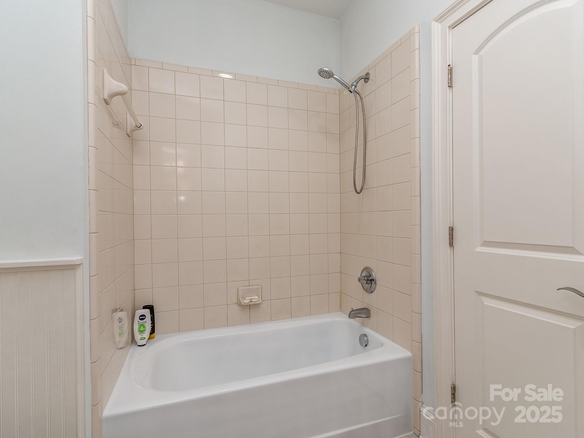 10924 Lederer Avenue Property Photo 31