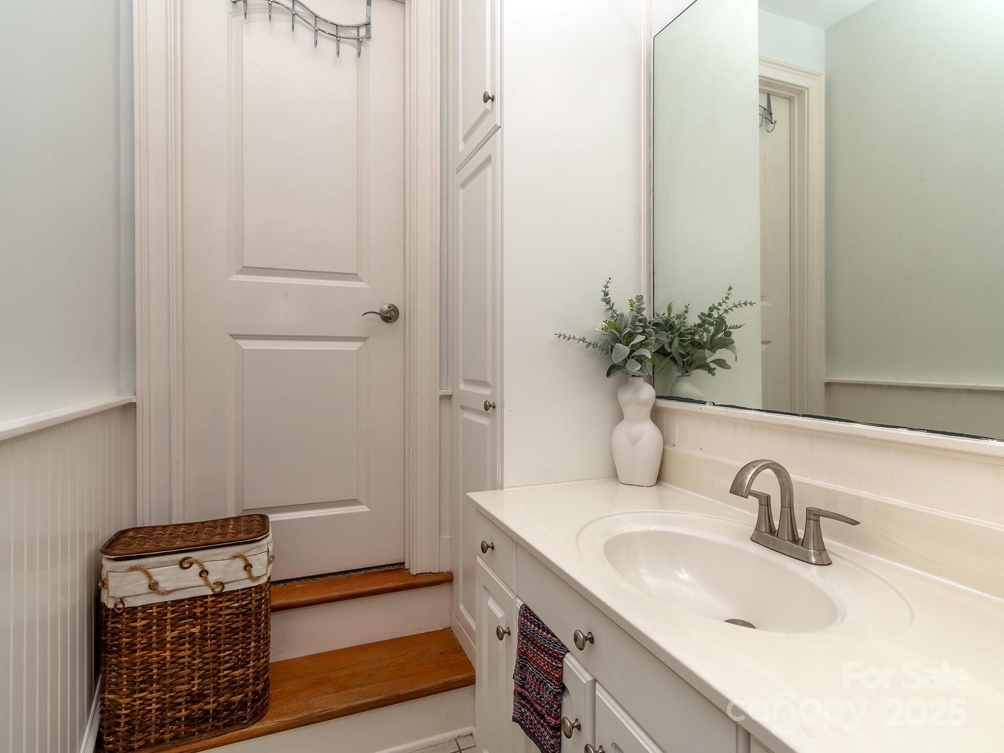 10924 Lederer Avenue Property Photo 32