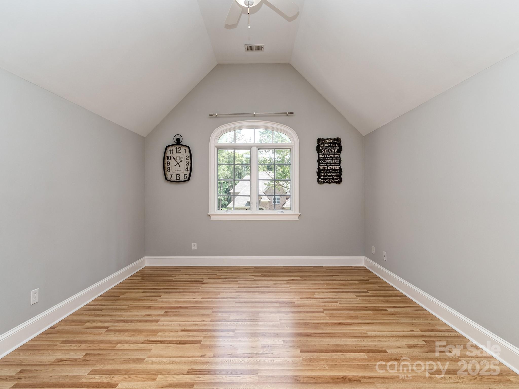 10924 Lederer Avenue Property Photo 33