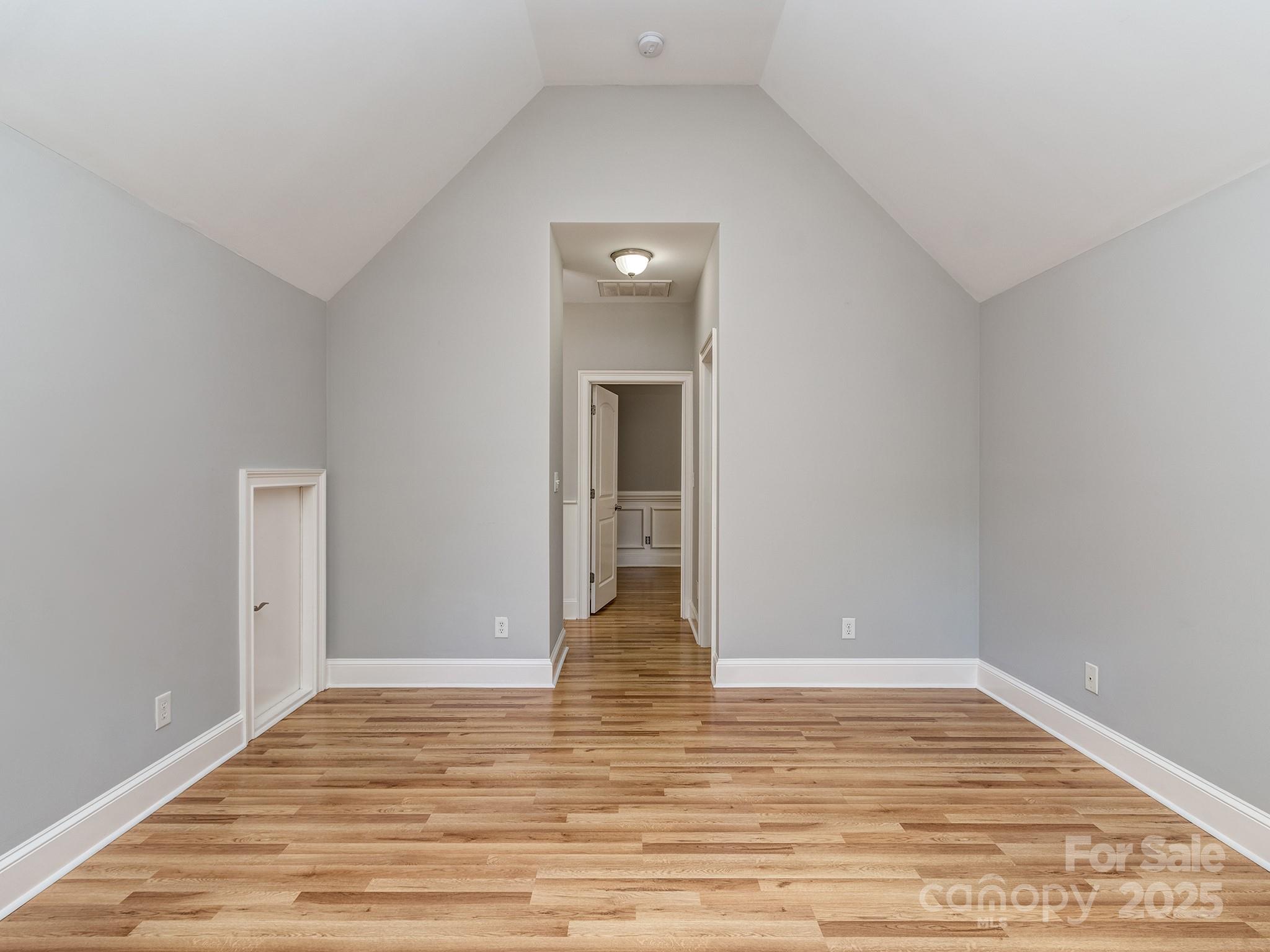 10924 Lederer Avenue Property Photo 34