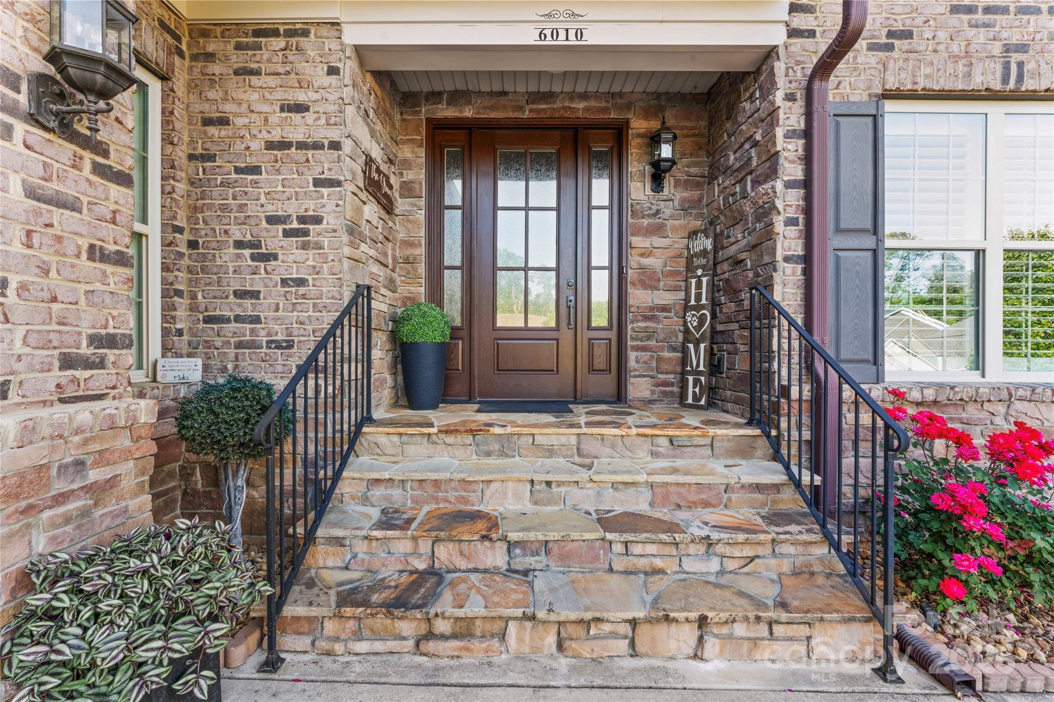 6010 Albiza Drive Property Photo 4