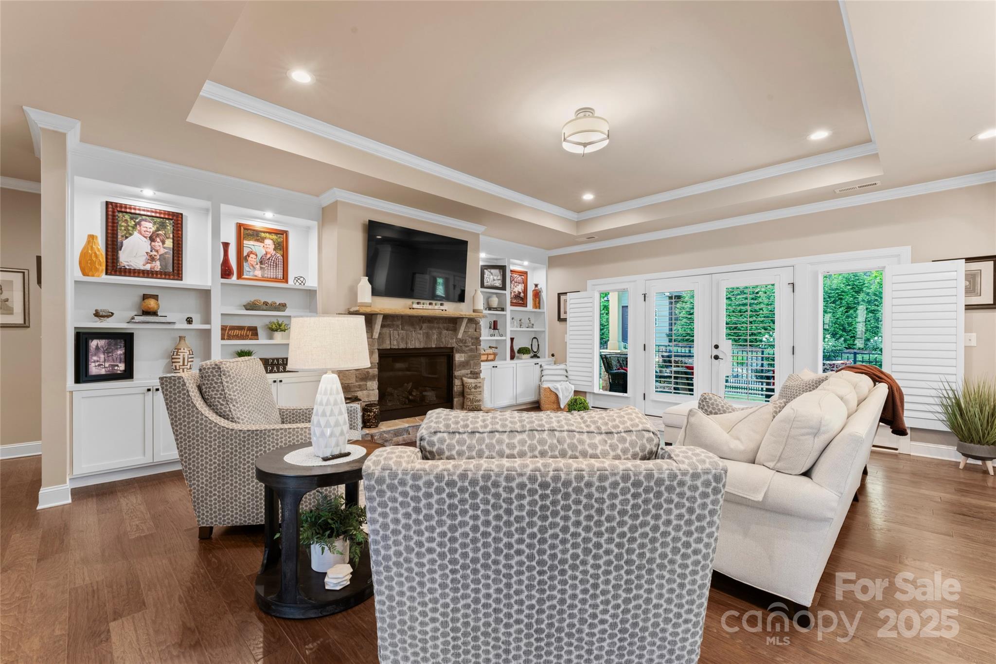 6010 Albiza Drive Property Photo 7