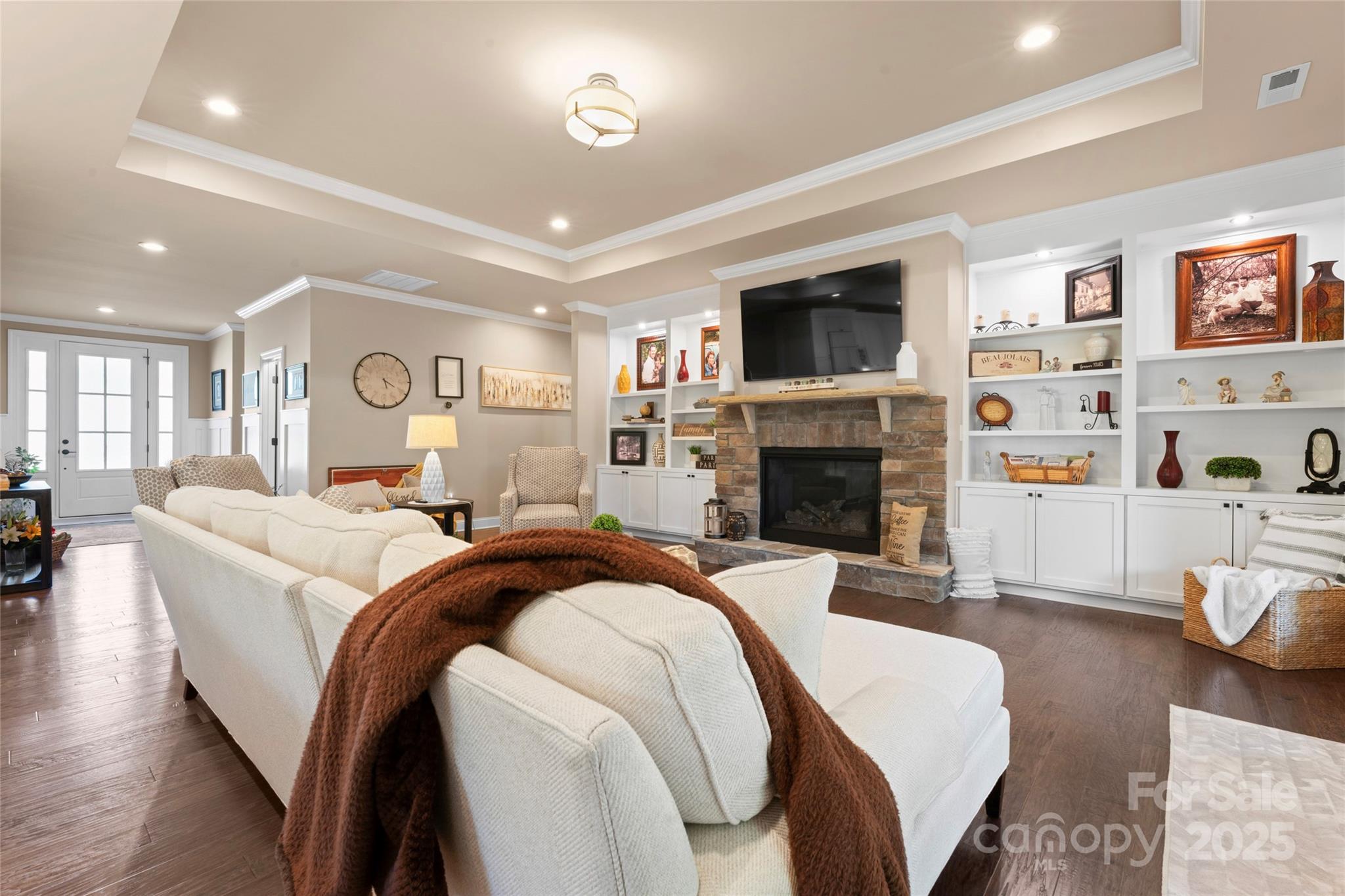 6010 Albiza Drive Property Photo 8