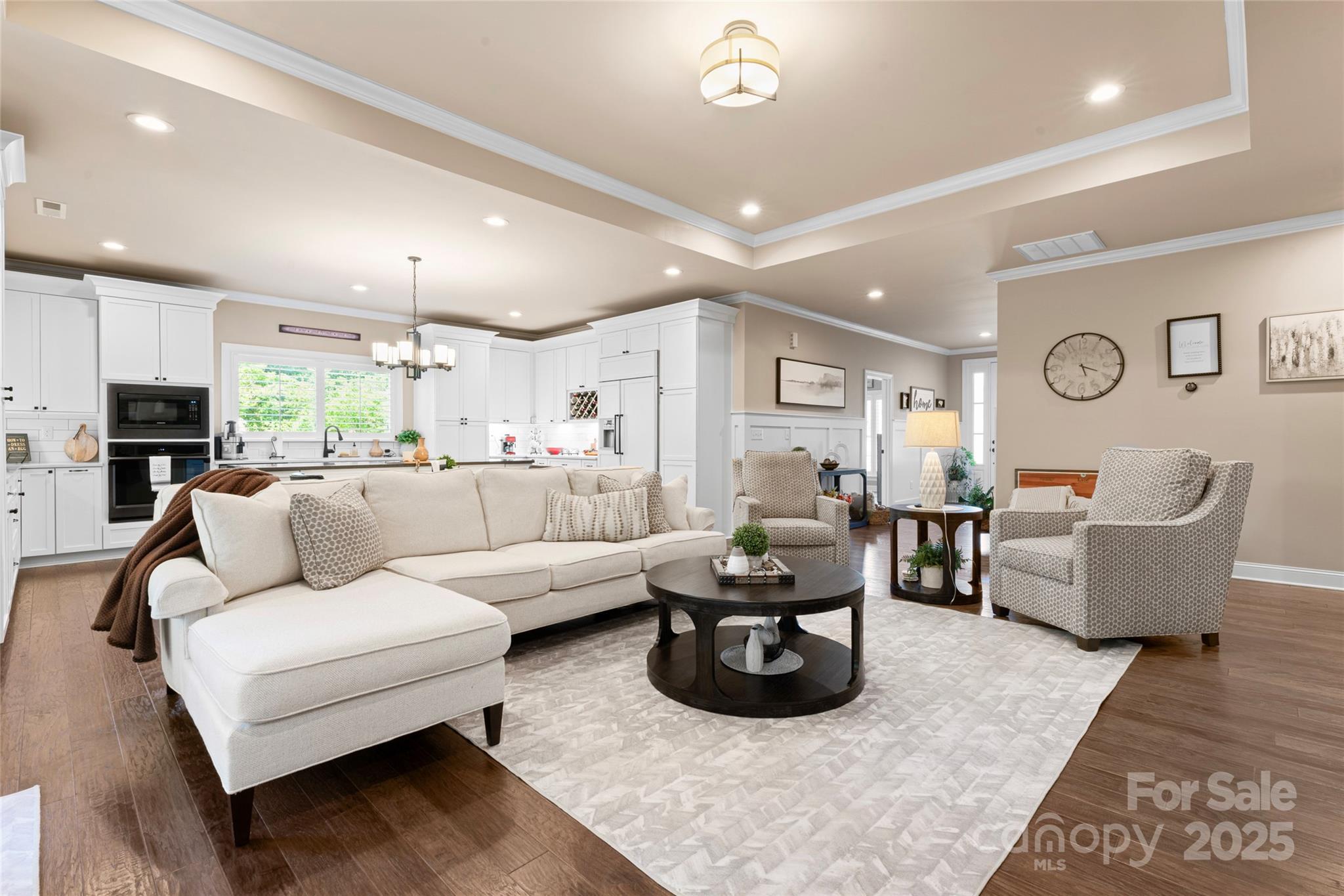 6010 Albiza Drive Property Photo 9