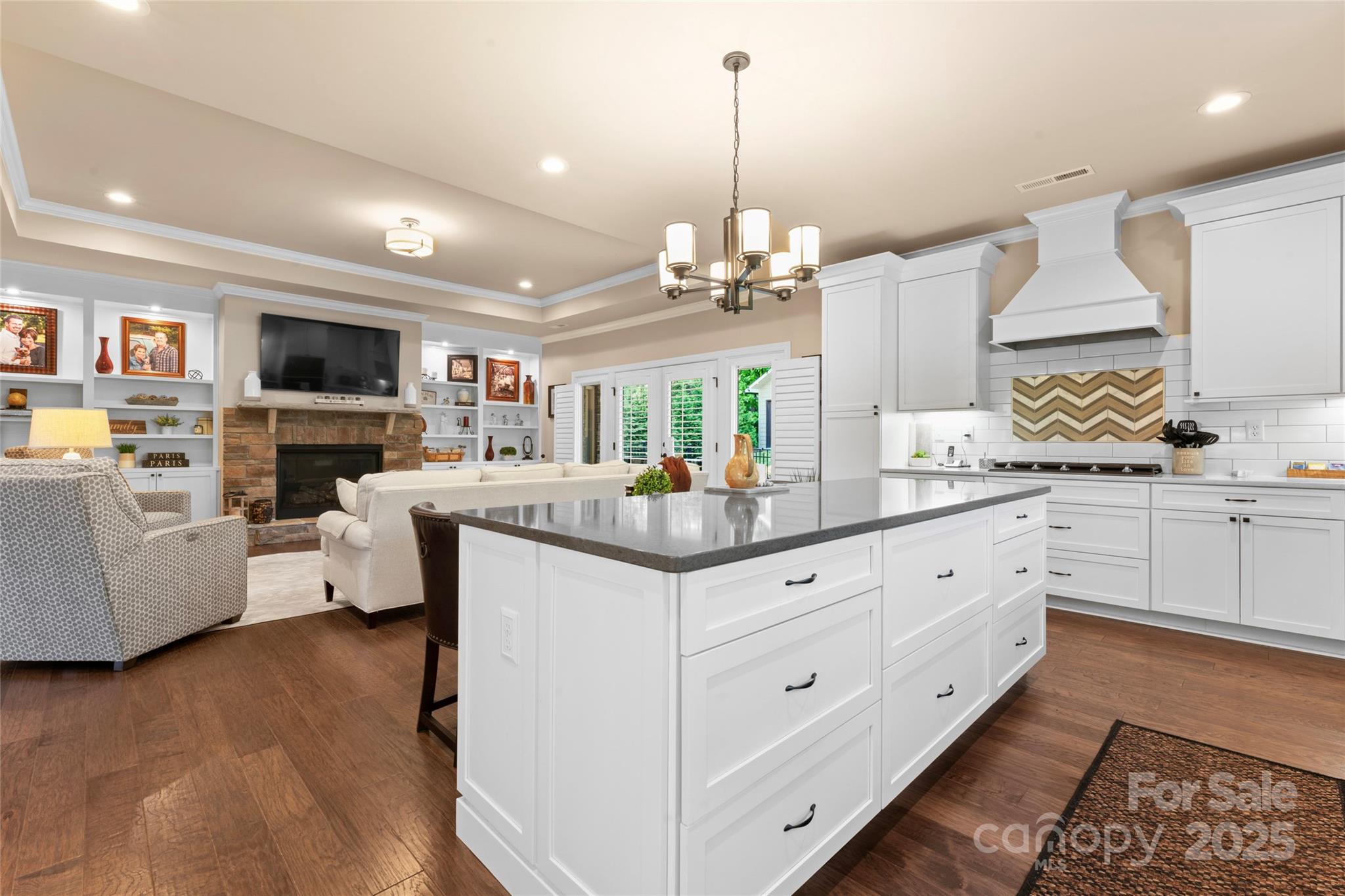 6010 Albiza Drive Property Photo 12