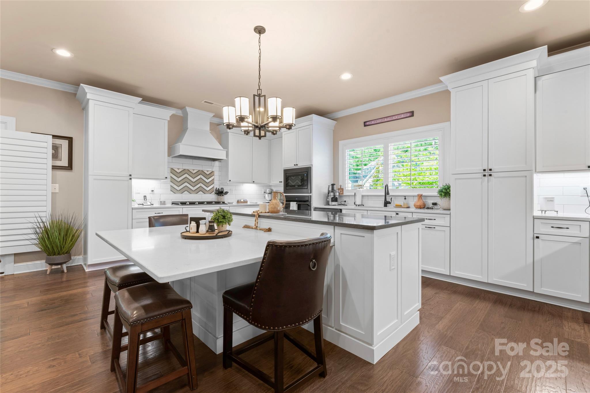 6010 Albiza Drive Property Photo 13