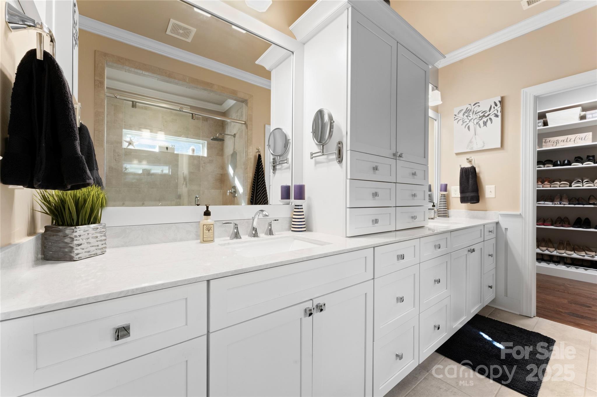 6010 Albiza Drive Property Photo 18