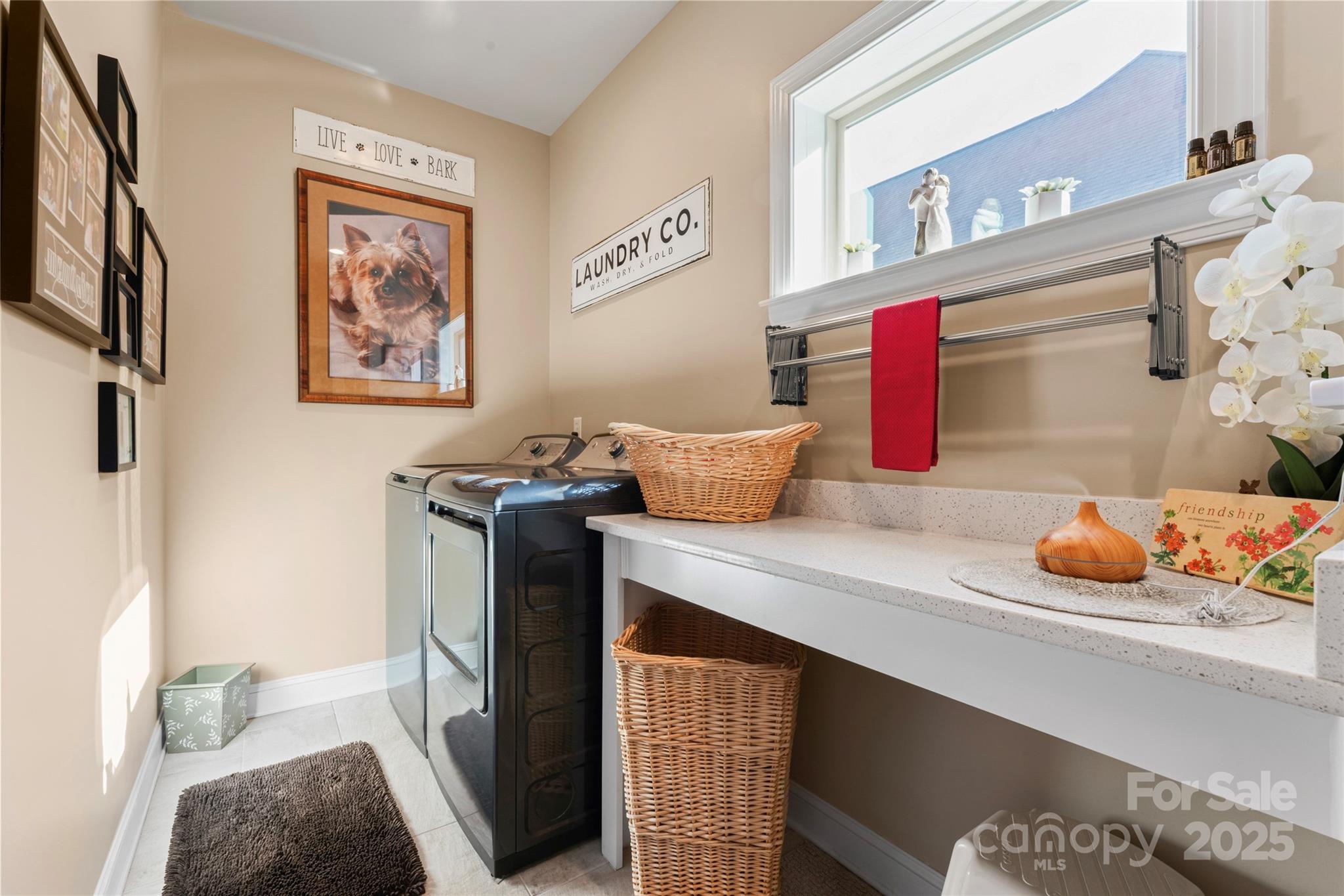 6010 Albiza Drive Property Photo 21