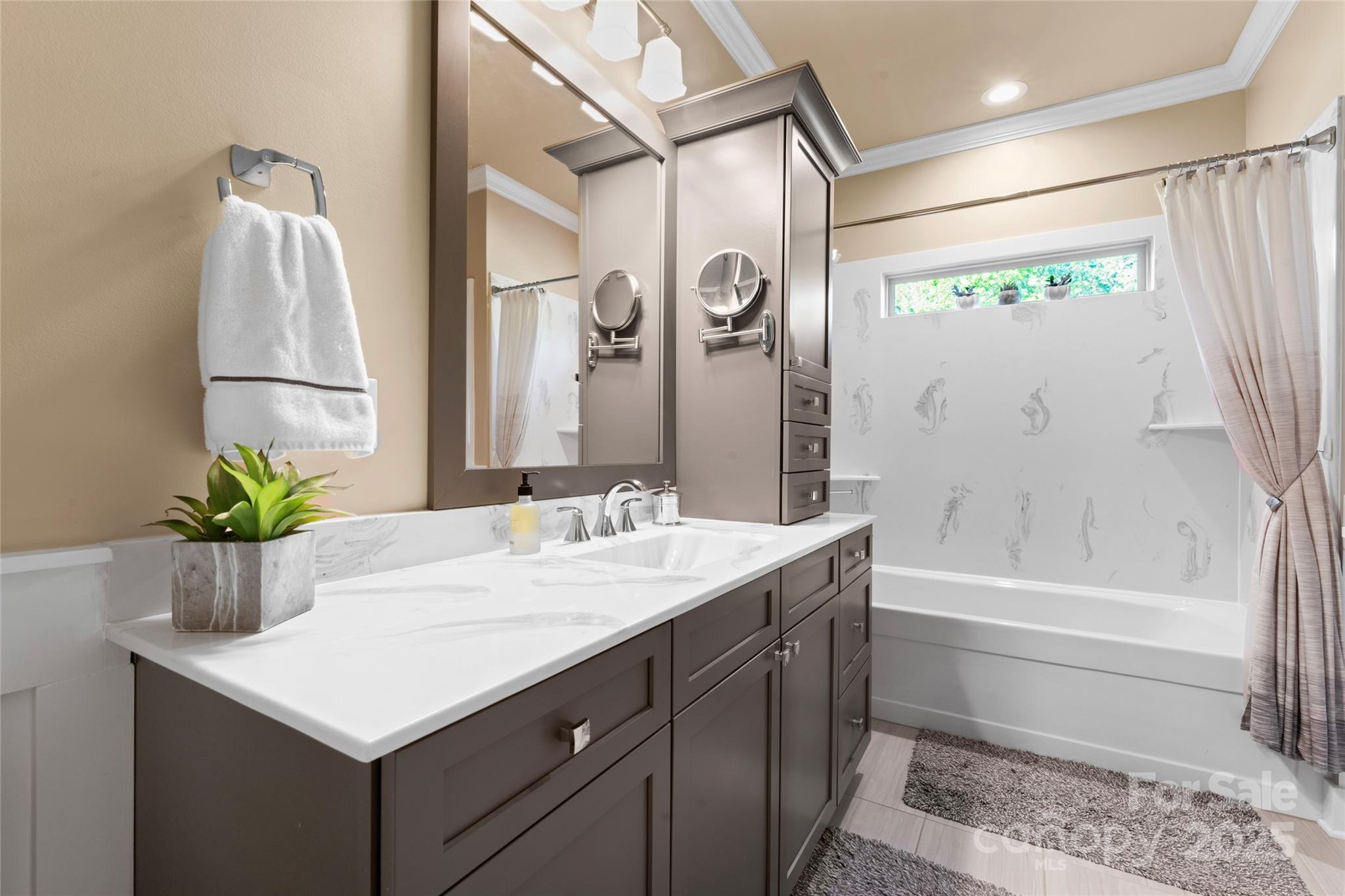 6010 Albiza Drive Property Photo 24