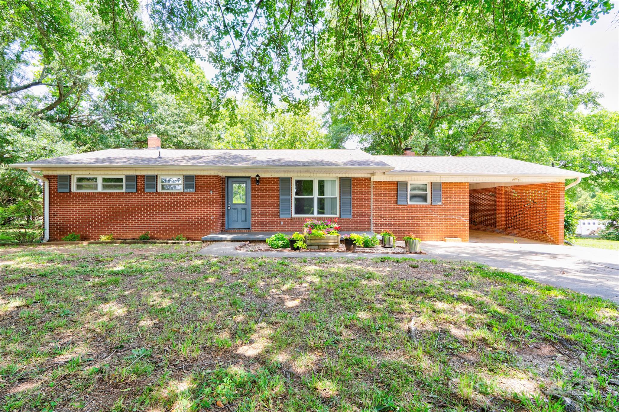 619 E Sanders Road Property Photo 1