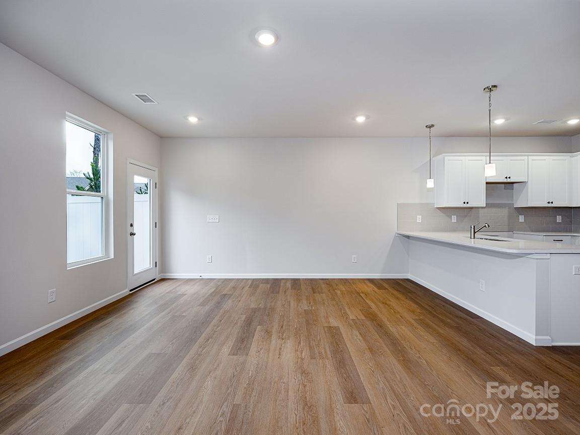 2535 Ruby Dixon Crossing Drive 19 Property Photo 5