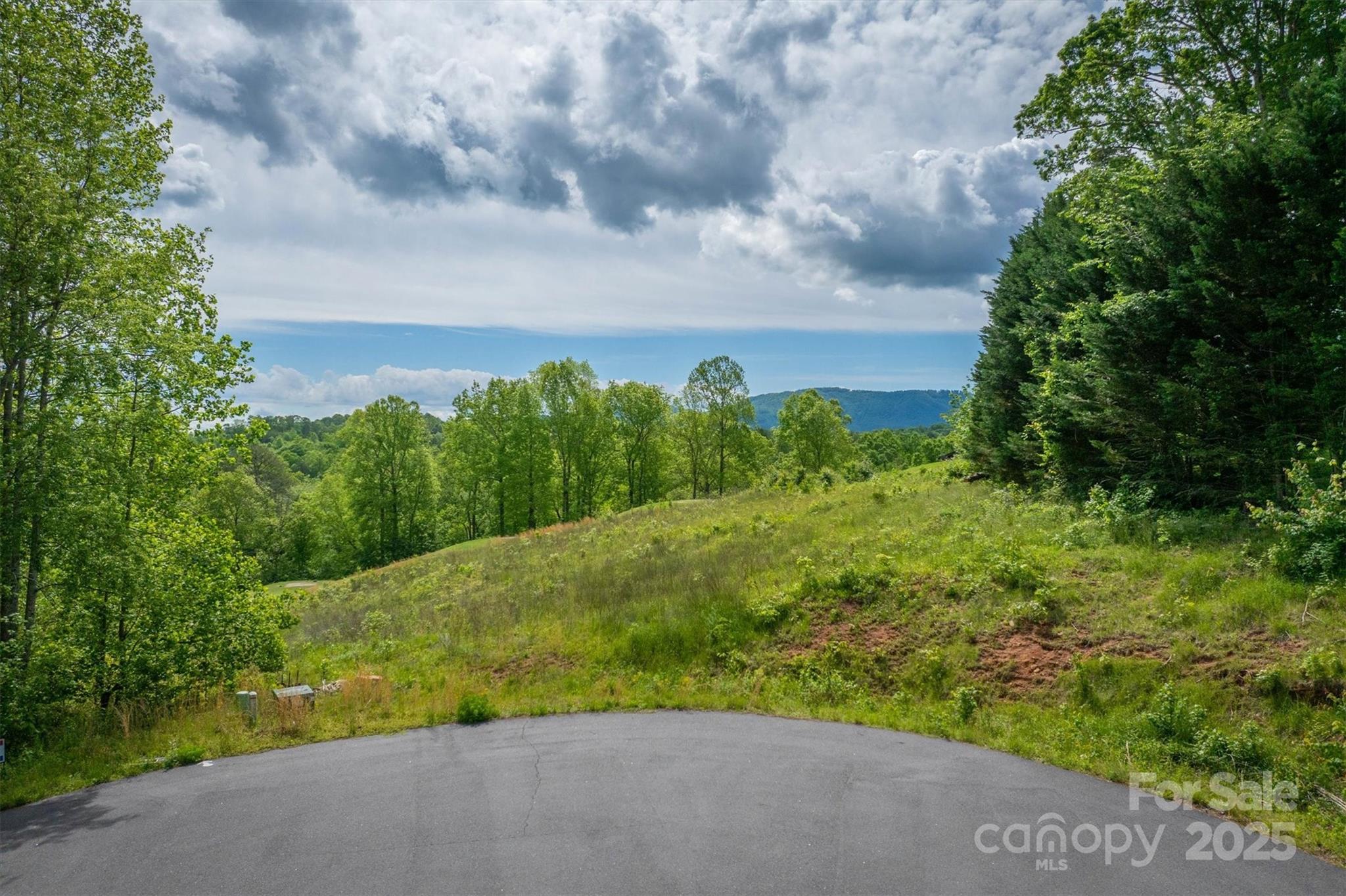 4270 Aaron Court Property Photo 4